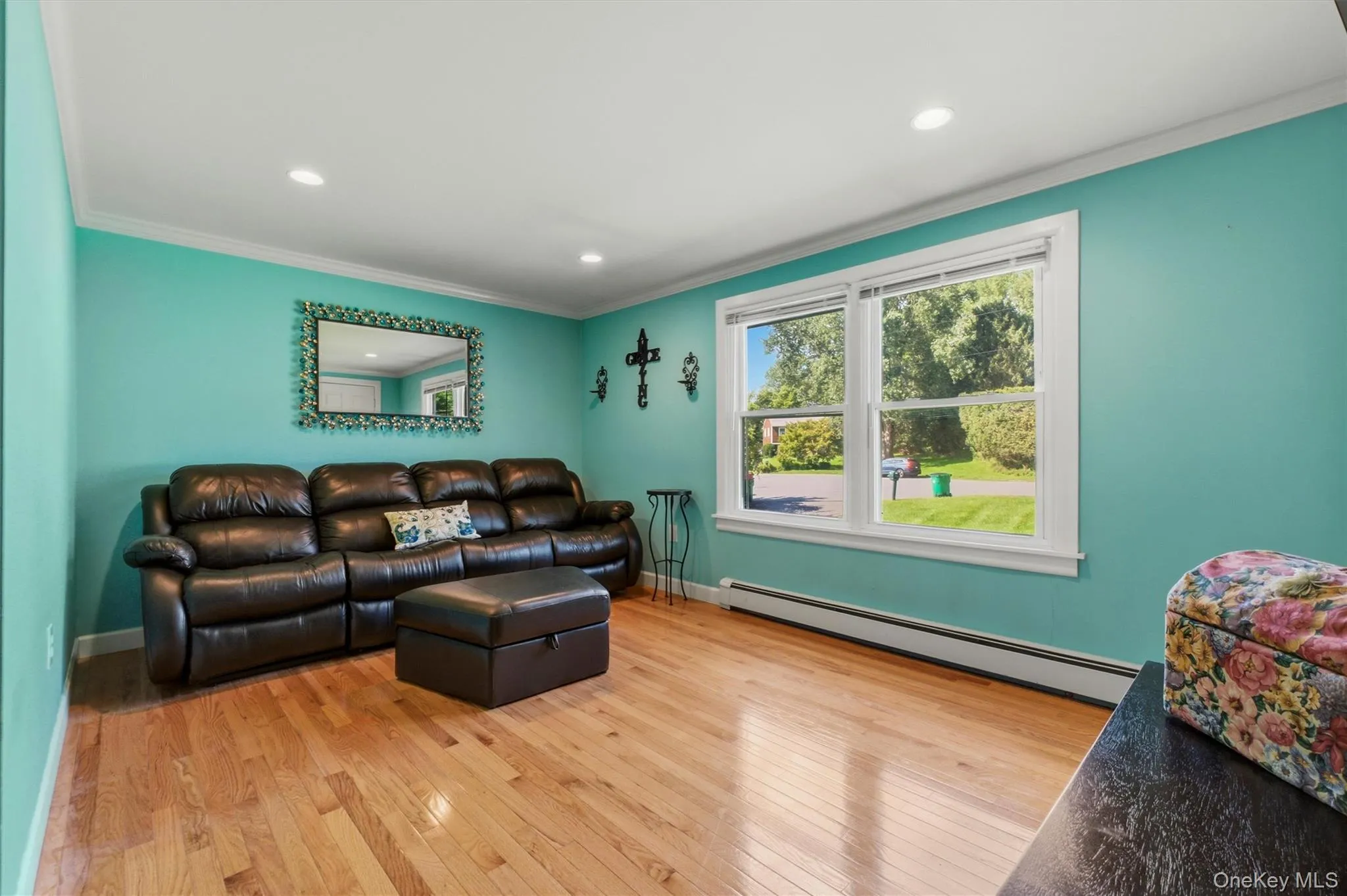 2nd Bedroom - SPACIOUS large bedroom w/large closet 2nd Bedroom - SPACIOUS large bedroom w/large closet