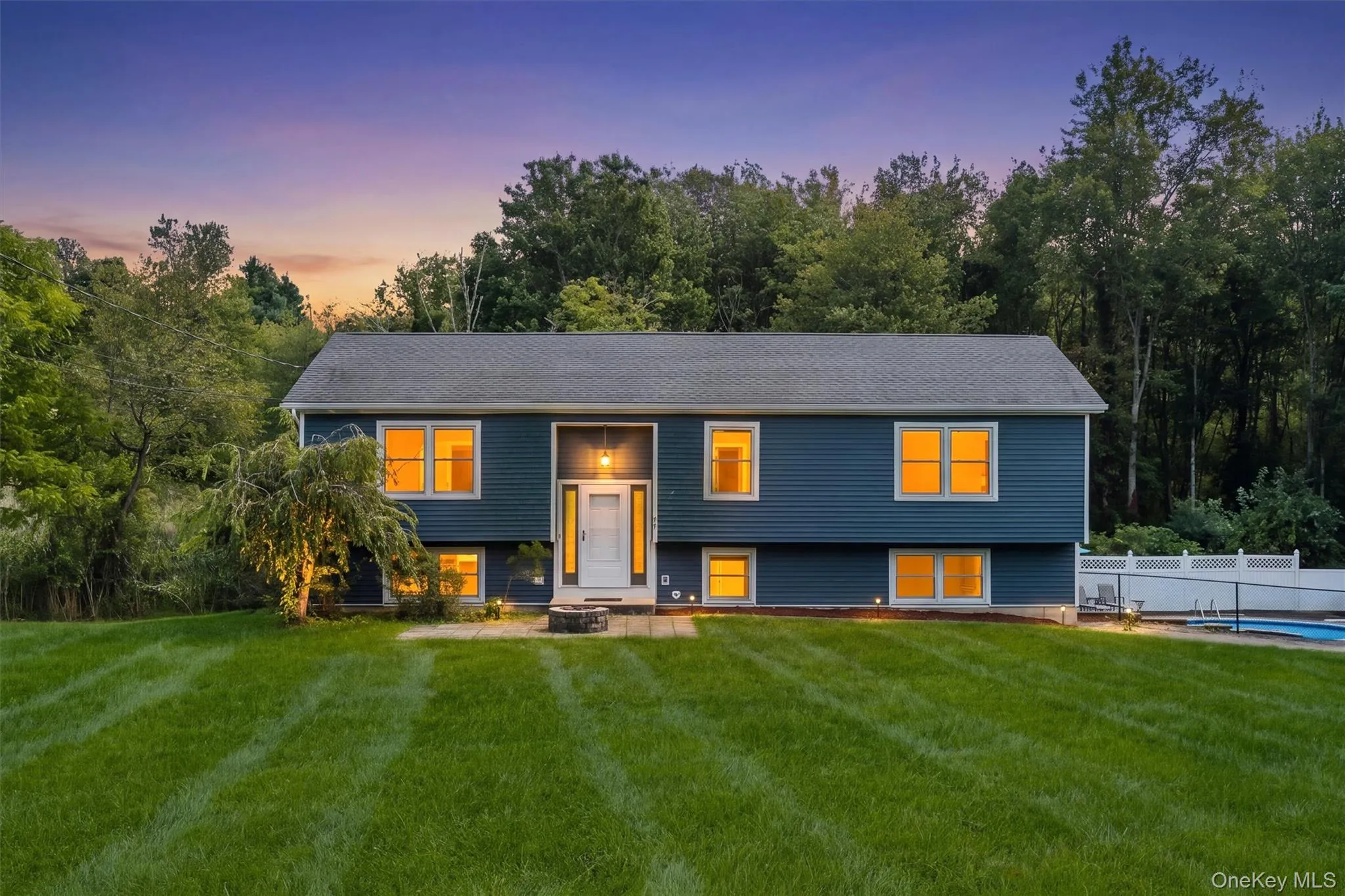 Come, make 77 Robin Drive yours! Come, make 77 Robin Drive yours!