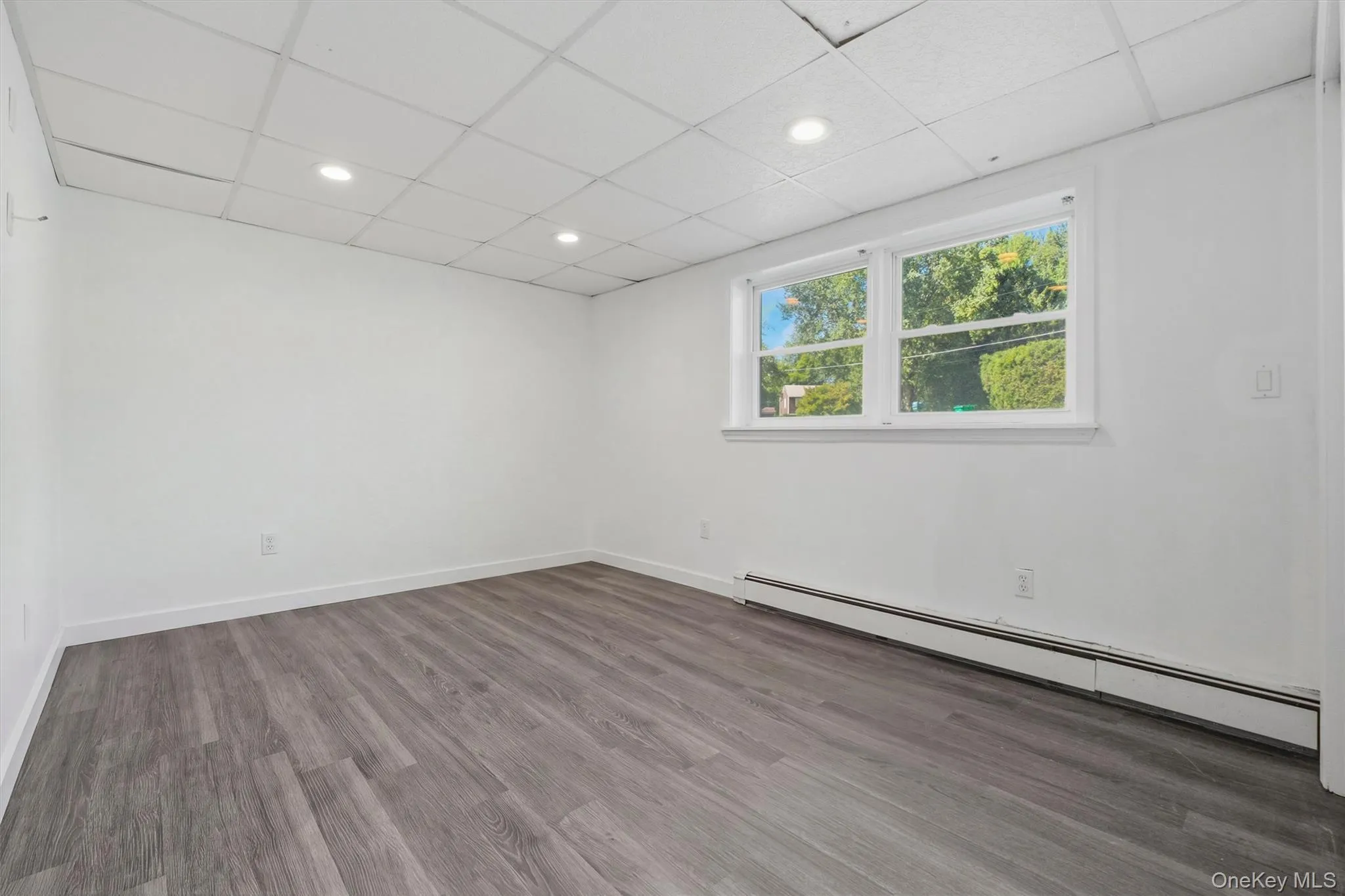 BONUS ROOM w/large WIC -- Den/ Office / Guest Room - you decide! BONUS ROOM w/large WIC -- Den/ Office / Guest Room - you decide!