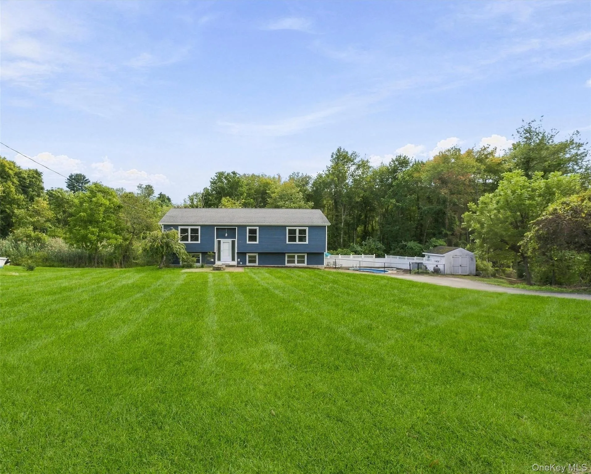 4.42 private acres - cannot build behind the property promising forever privacy 4.42 private acres - cannot build behind the property promising forever privacy