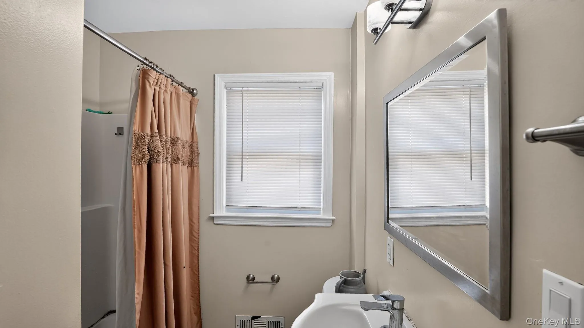 127 Park Avenue, Schenectady, NY, 3 Bedrooms Bedrooms, 4 Rooms Rooms,2 BathroomsBathrooms,Residential,For Rent,Park Avenue,0,1049111 127 Park Avenue, Schenectady, NY, 3 Bedrooms Bedrooms, 4 Rooms Rooms,2 BathroomsBathrooms,Residential,For Rent,Park Avenue,0,1049111