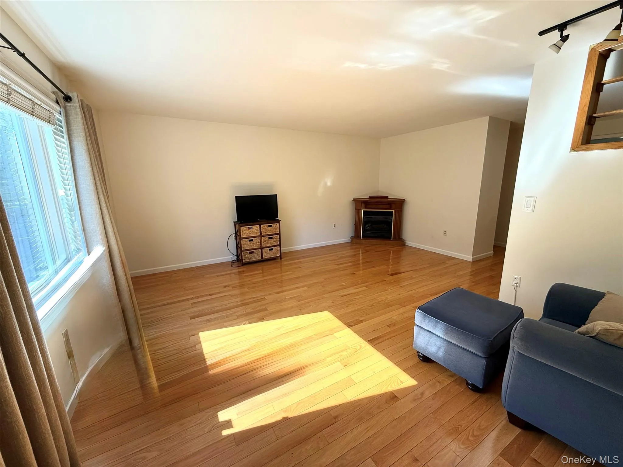56 Foltim Way, Clarkstown, NY, 2 Bedrooms Bedrooms, 7 Rooms Rooms,2 BathroomsBathrooms,Residential,For Rent,Foltim,0,1049114 56 Foltim Way, Clarkstown, NY, 2 Bedrooms Bedrooms, 7 Rooms Rooms,2 BathroomsBathrooms,Residential,For Rent,Foltim,0,1049114