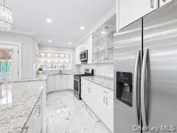 9940 64th Road, New York, NY, 3 Bedrooms Bedrooms, 10 Rooms Rooms,2 BathroomsBathrooms,Residential,For Rent,64th,0,1049116 9940 64th Road, New York, NY, 3 Bedrooms Bedrooms, 10 Rooms Rooms,2 BathroomsBathrooms,Residential,For Rent,64th,0,1049116