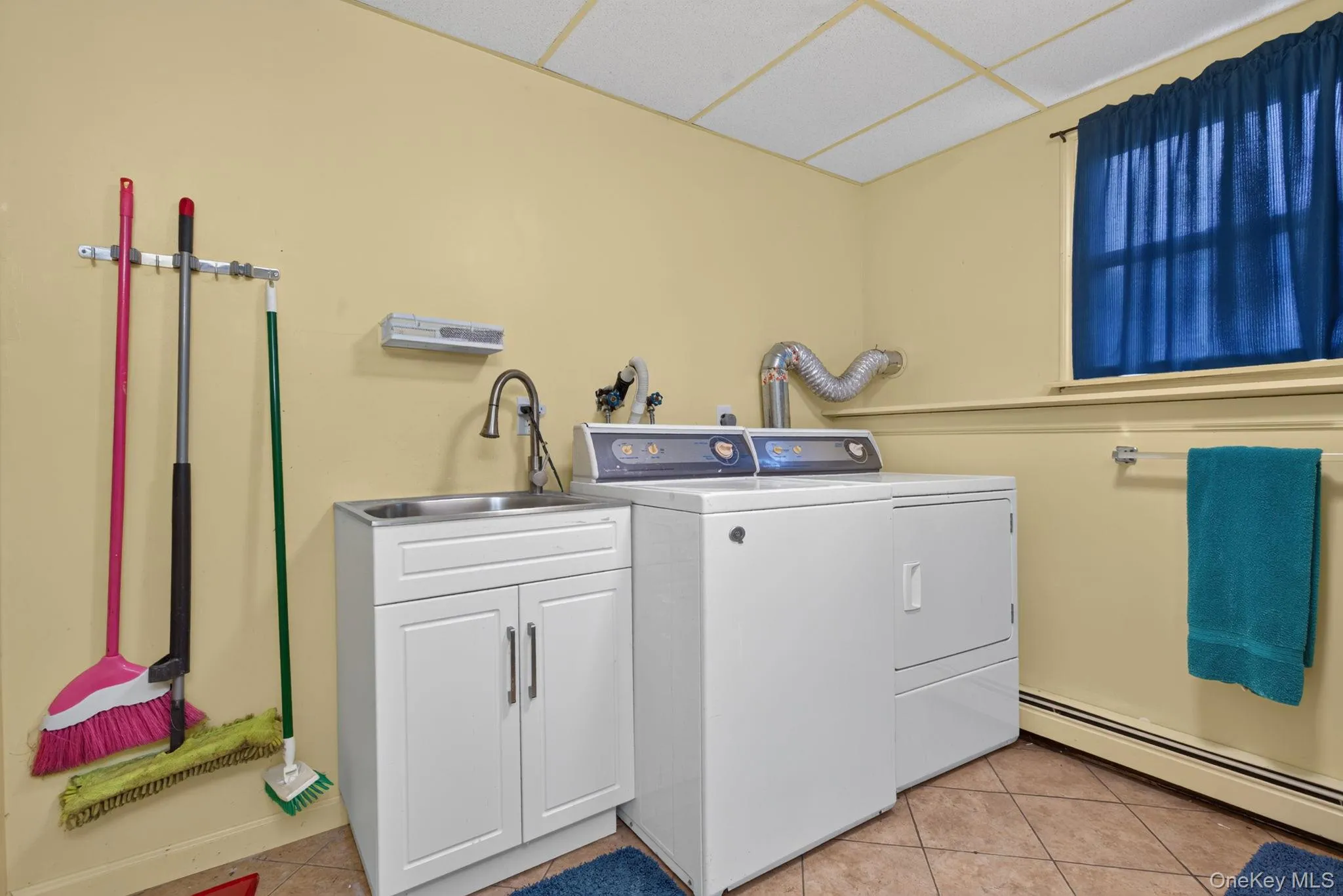 191 Bedell Avenue, Lloyd, NY, 5 Bedrooms Bedrooms, 9 Rooms Rooms,3 BathroomsBathrooms,Residential,For Rent,Bedell,0,1049126 191 Bedell Avenue, Lloyd, NY, 5 Bedrooms Bedrooms, 9 Rooms Rooms,3 BathroomsBathrooms,Residential,For Rent,Bedell,0,1049126