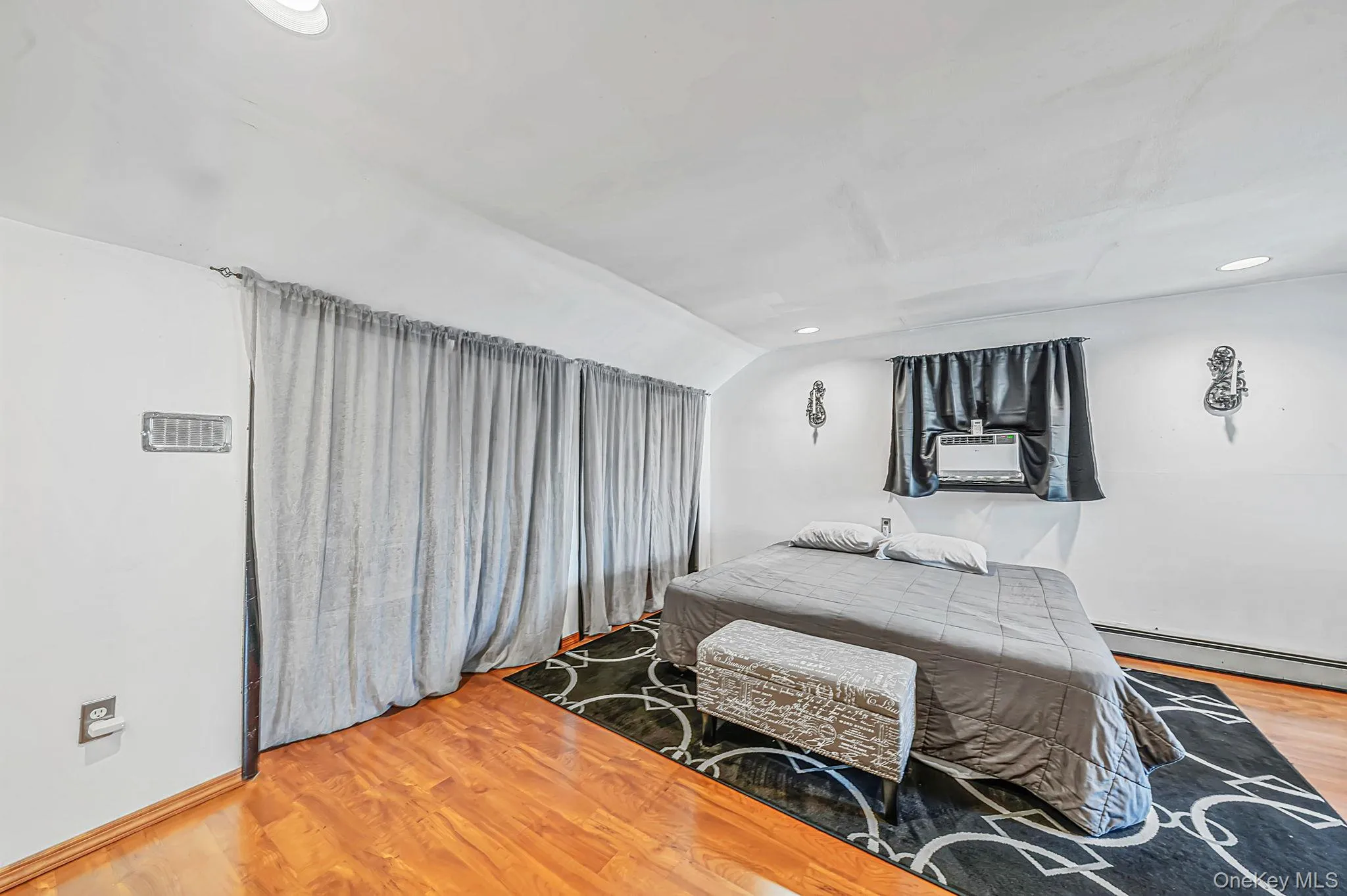 67 Holly Avenue, Hempstead, NY, 4 Bedrooms Bedrooms, 7 Rooms Rooms,1 BathroomBathrooms,Residential,For Rent,Holly,0,1049140 67 Holly Avenue, Hempstead, NY, 4 Bedrooms Bedrooms, 7 Rooms Rooms,1 BathroomBathrooms,Residential,For Rent,Holly,0,1049140