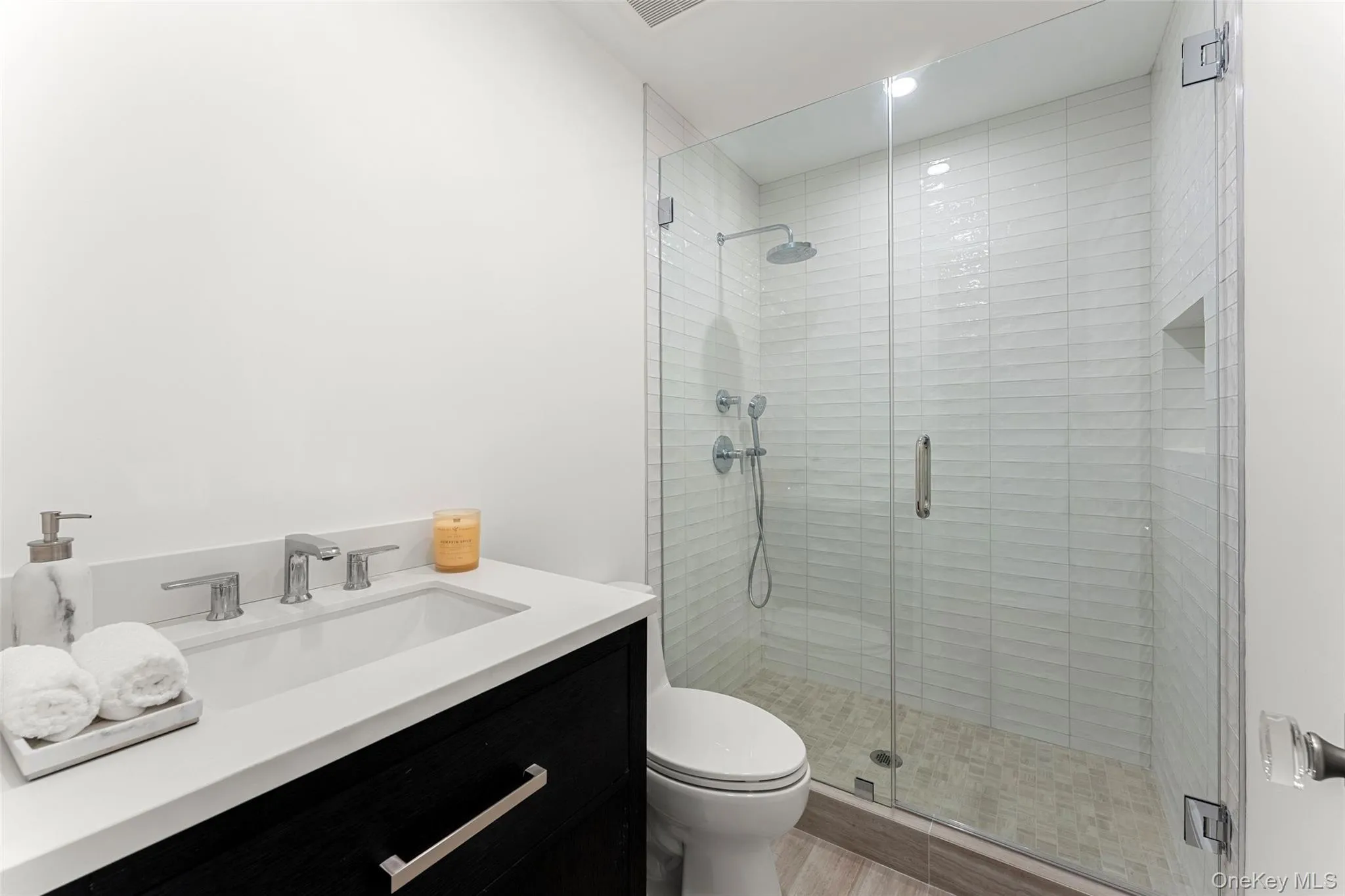 Full Bath Full Bath