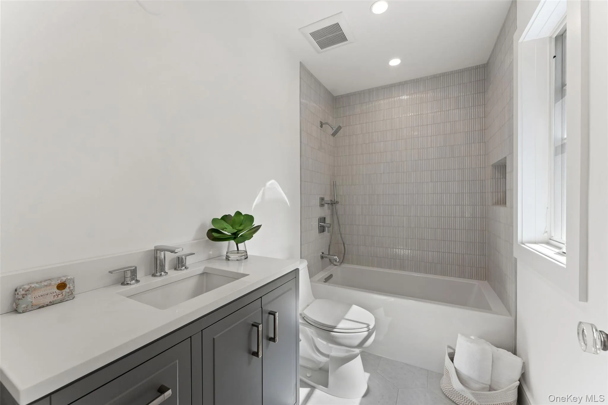 En Suite Bathroom En Suite Bathroom