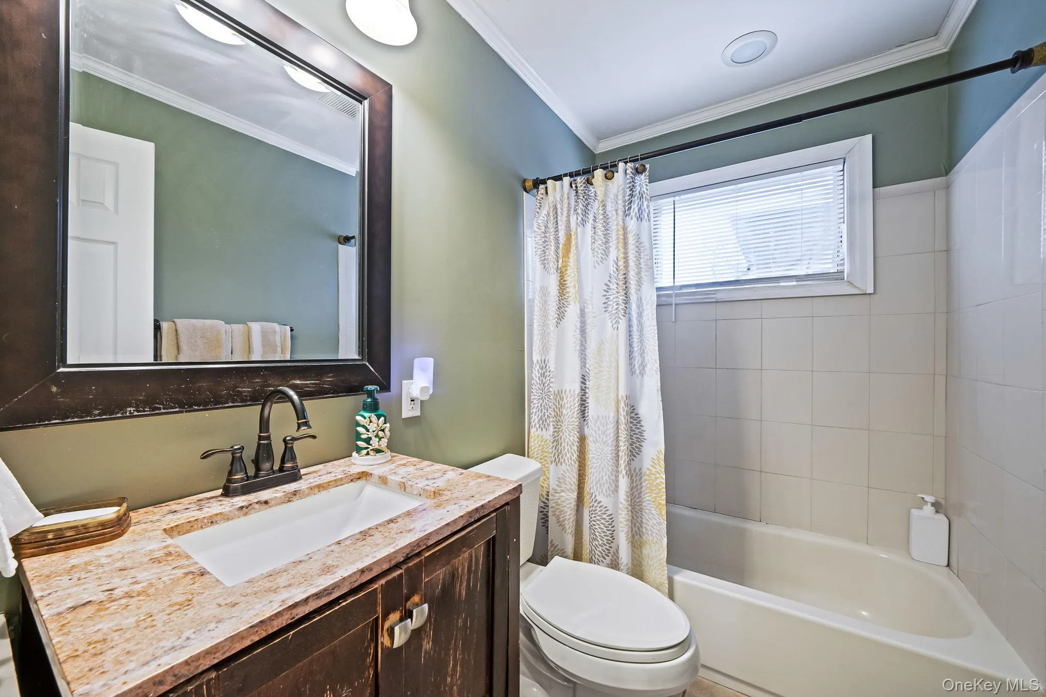 24 Lantern Street, Huntington, NY, 4 Bedrooms Bedrooms, 8 Rooms Rooms,1 BathroomBathrooms,Residential,For Rent,Lantern,0,1049147 24 Lantern Street, Huntington, NY, 4 Bedrooms Bedrooms, 8 Rooms Rooms,1 BathroomBathrooms,Residential,For Rent,Lantern,0,1049147