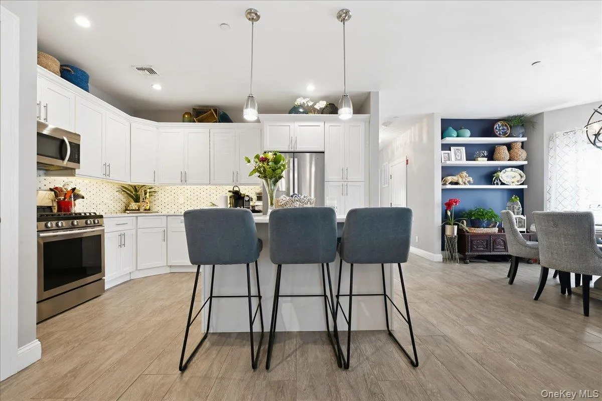 301 Anchor Court, Babylon, NY, 1 Bedroom Bedrooms, 5 Rooms Rooms,2 BathroomsBathrooms,Residential,For Rent,Anchor,0,1049158 301 Anchor Court, Babylon, NY, 1 Bedroom Bedrooms, 5 Rooms Rooms,2 BathroomsBathrooms,Residential,For Rent,Anchor,0,1049158