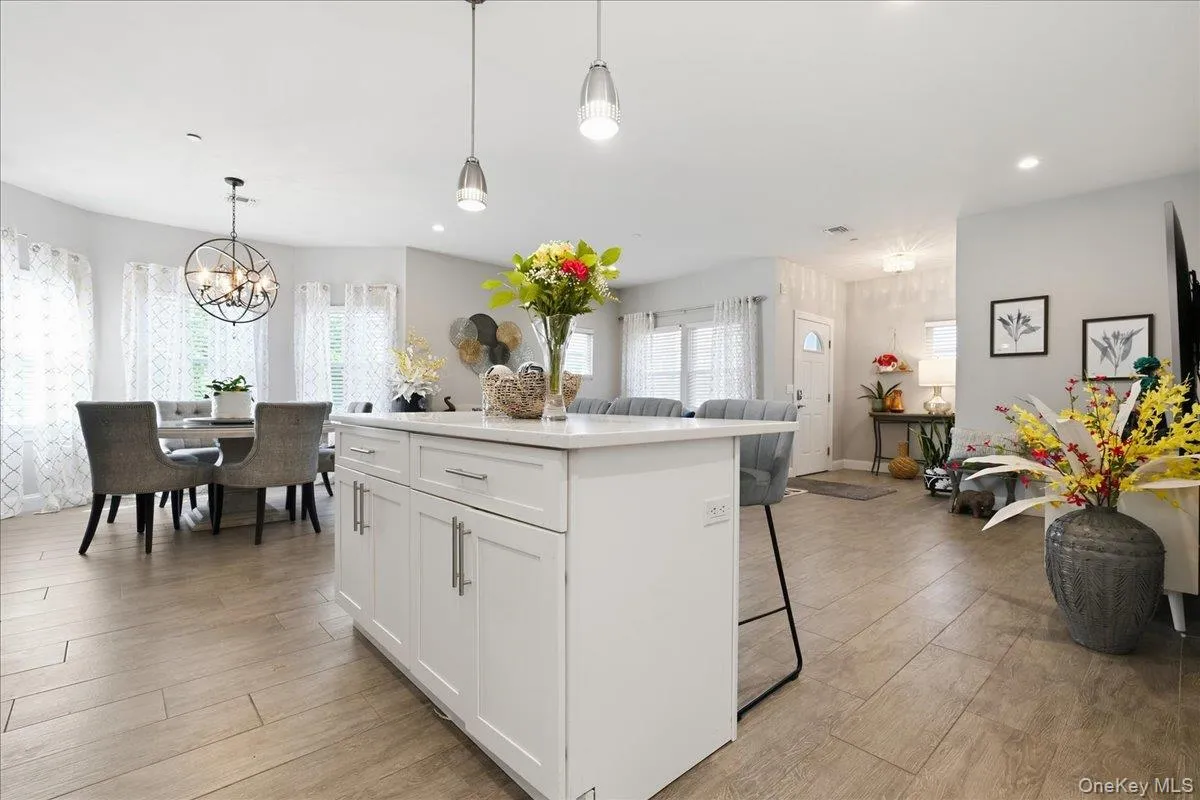 301 Anchor Court, Babylon, NY, 1 Bedroom Bedrooms, 5 Rooms Rooms,2 BathroomsBathrooms,Residential,For Rent,Anchor,0,1049158 301 Anchor Court, Babylon, NY, 1 Bedroom Bedrooms, 5 Rooms Rooms,2 BathroomsBathrooms,Residential,For Rent,Anchor,0,1049158