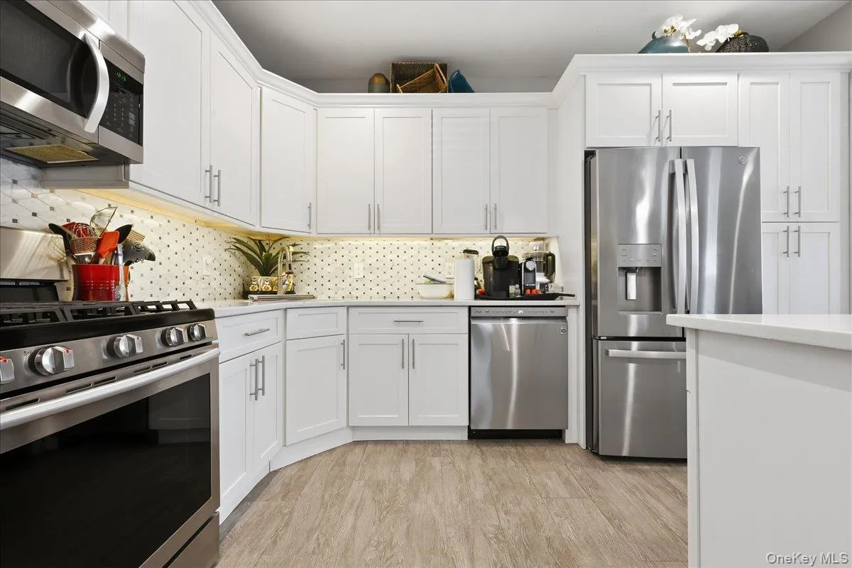 301 Anchor Court, Babylon, NY, 1 Bedroom Bedrooms, 5 Rooms Rooms,2 BathroomsBathrooms,Residential,For Rent,Anchor,0,1049158 301 Anchor Court, Babylon, NY, 1 Bedroom Bedrooms, 5 Rooms Rooms,2 BathroomsBathrooms,Residential,For Rent,Anchor,0,1049158