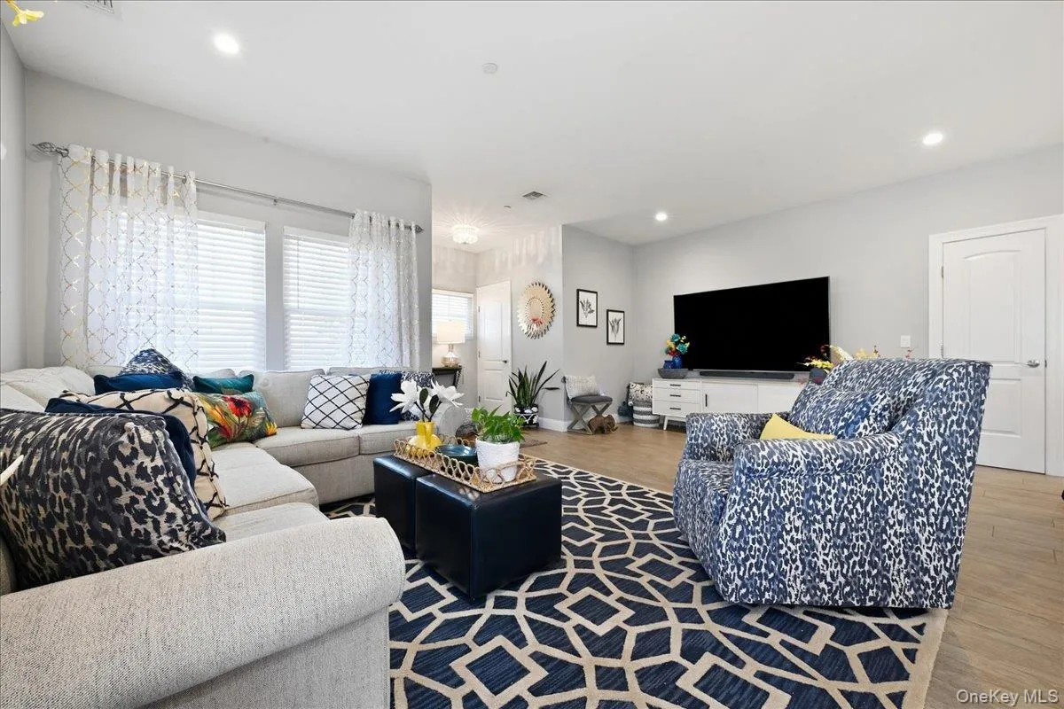 301 Anchor Court, Babylon, NY, 1 Bedroom Bedrooms, 5 Rooms Rooms,2 BathroomsBathrooms,Residential,For Rent,Anchor,0,1049158 301 Anchor Court, Babylon, NY, 1 Bedroom Bedrooms, 5 Rooms Rooms,2 BathroomsBathrooms,Residential,For Rent,Anchor,0,1049158