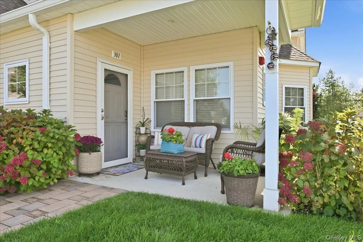 301 Anchor Court, Babylon, NY, 1 Bedroom Bedrooms, 5 Rooms Rooms,2 BathroomsBathrooms,Residential,For Rent,Anchor,0,1049158 301 Anchor Court, Babylon, NY, 1 Bedroom Bedrooms, 5 Rooms Rooms,2 BathroomsBathrooms,Residential,For Rent,Anchor,0,1049158