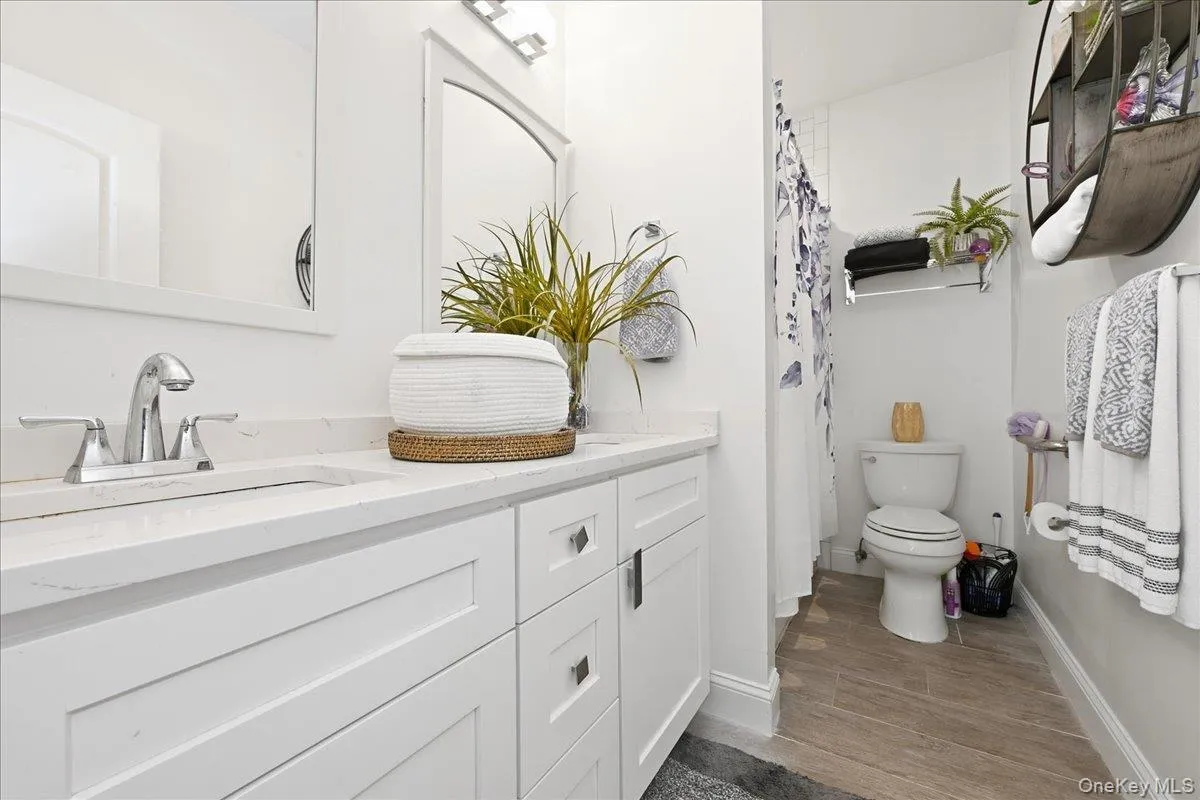301 Anchor Court, Babylon, NY, 1 Bedroom Bedrooms, 5 Rooms Rooms,2 BathroomsBathrooms,Residential,For Rent,Anchor,0,1049158 301 Anchor Court, Babylon, NY, 1 Bedroom Bedrooms, 5 Rooms Rooms,2 BathroomsBathrooms,Residential,For Rent,Anchor,0,1049158