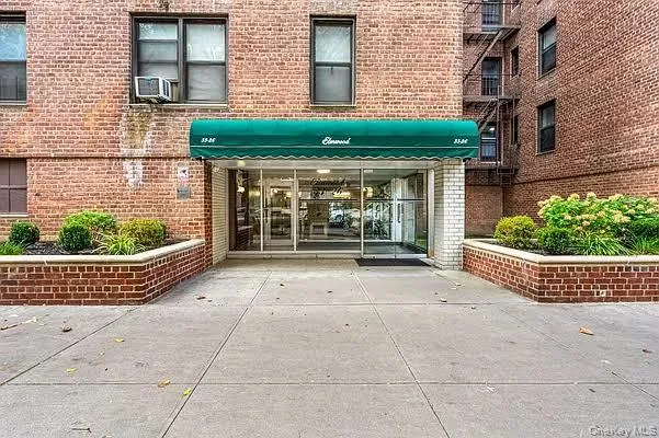 33-26 92nd Street, New York, NY, 1 Bedroom Bedrooms, 4 Rooms Rooms,1 BathroomBathrooms,Residential,For Rent,92nd,0,1049165 33-26 92nd Street, New York, NY, 1 Bedroom Bedrooms, 4 Rooms Rooms,1 BathroomBathrooms,Residential,For Rent,92nd,0,1049165