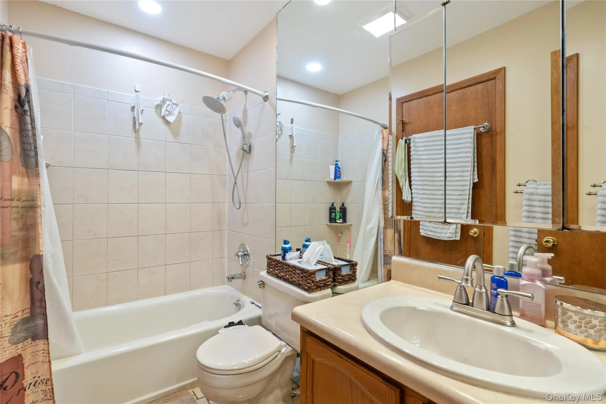 6 Hamlet Court, Wappinger, NY, 3 Bedrooms Bedrooms, 6 Rooms Rooms,1 BathroomBathrooms,Residential,For Rent,Hamlet,0,1049169 6 Hamlet Court, Wappinger, NY, 3 Bedrooms Bedrooms, 6 Rooms Rooms,1 BathroomBathrooms,Residential,For Rent,Hamlet,0,1049169