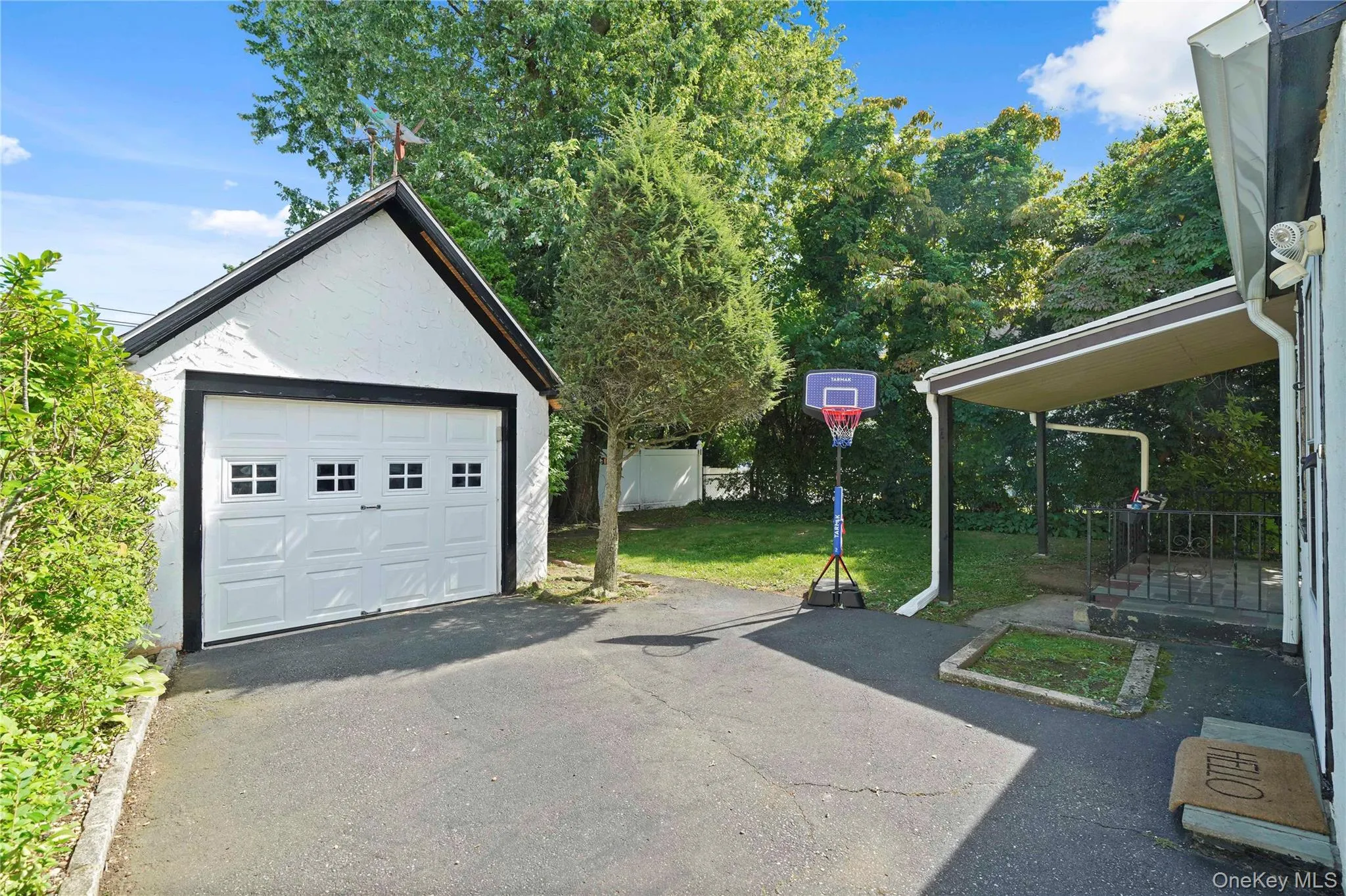 Detached Garage & Private Yard Detached Garage & Private Yard
