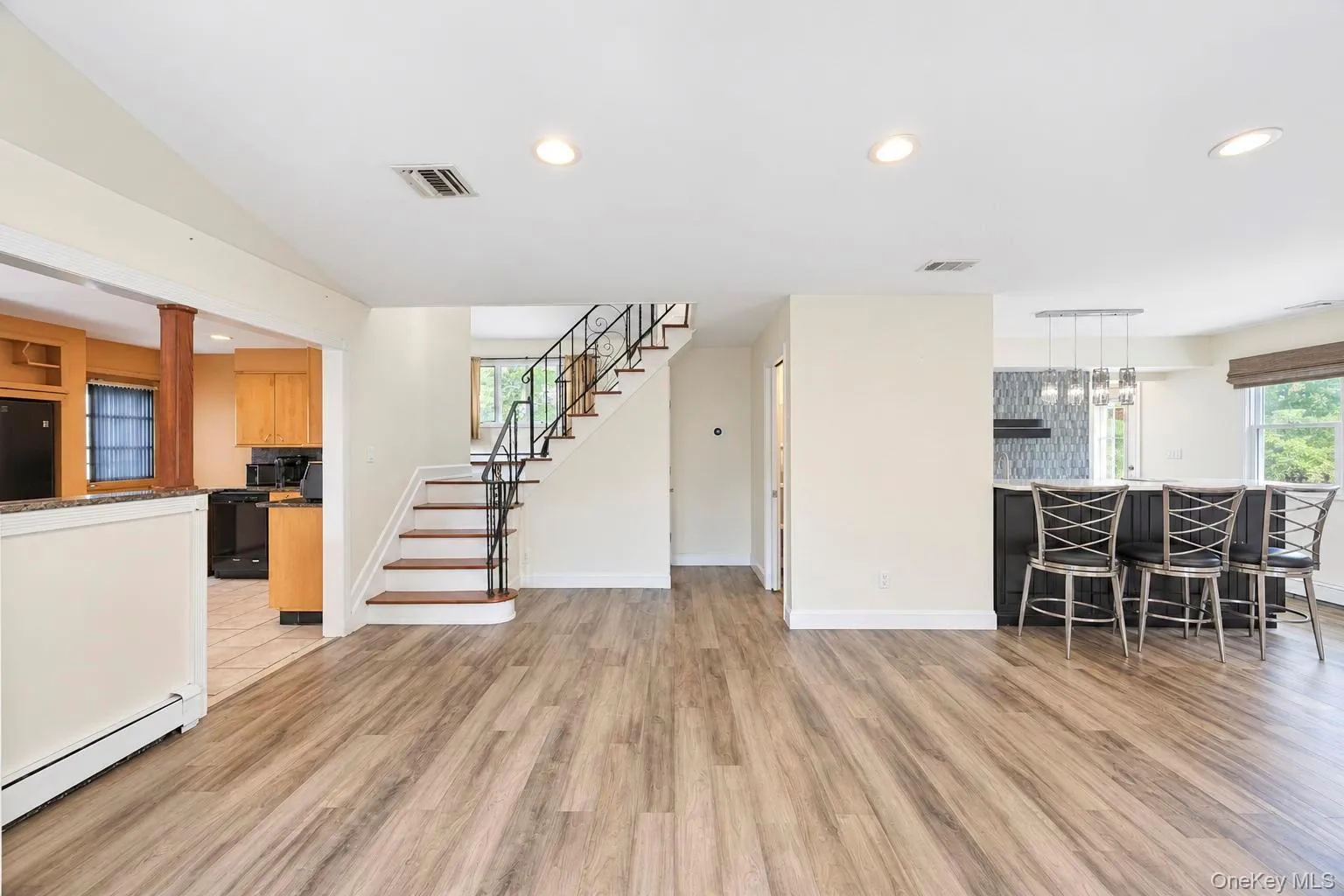 3 Avelaine Court, Babylon, NY, 5 Bedrooms Bedrooms, 8 Rooms Rooms,2 BathroomsBathrooms,Residential,For Rent,Avelaine,0,1049195 3 Avelaine Court, Babylon, NY, 5 Bedrooms Bedrooms, 8 Rooms Rooms,2 BathroomsBathrooms,Residential,For Rent,Avelaine,0,1049195