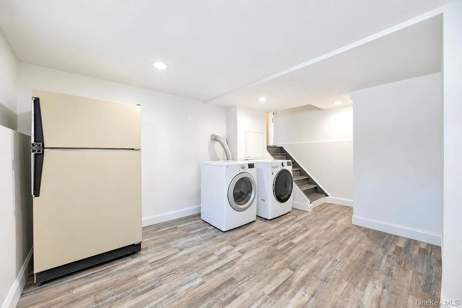 3 Avelaine Court, Babylon, NY, 5 Bedrooms Bedrooms, 8 Rooms Rooms,2 BathroomsBathrooms,Residential,For Rent,Avelaine,0,1049195 3 Avelaine Court, Babylon, NY, 5 Bedrooms Bedrooms, 8 Rooms Rooms,2 BathroomsBathrooms,Residential,For Rent,Avelaine,0,1049195