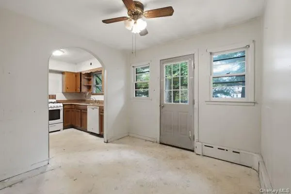 6 Thomas Street, Thompson, NY, 3 Bedrooms Bedrooms, 5 Rooms Rooms,2 BathroomsBathrooms,Residential,For Rent,Thomas,0,1049204 6 Thomas Street, Thompson, NY, 3 Bedrooms Bedrooms, 5 Rooms Rooms,2 BathroomsBathrooms,Residential,For Rent,Thomas,0,1049204