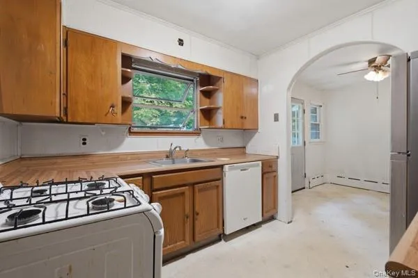 6 Thomas Street, Thompson, NY, 3 Bedrooms Bedrooms, 5 Rooms Rooms,2 BathroomsBathrooms,Residential,For Rent,Thomas,0,1049204 6 Thomas Street, Thompson, NY, 3 Bedrooms Bedrooms, 5 Rooms Rooms,2 BathroomsBathrooms,Residential,For Rent,Thomas,0,1049204