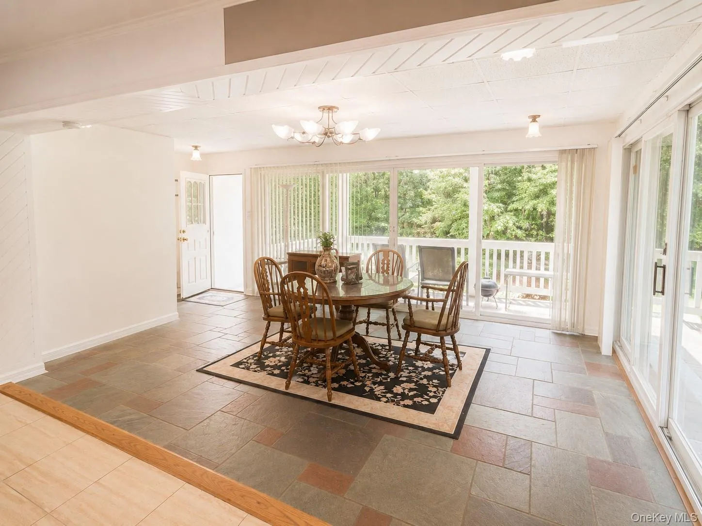 40 Maplewood Drive, Huntington, NY, 1 Bedroom Bedrooms, 5 Rooms Rooms,1 BathroomBathrooms,Residential Lease,For Rent,Maplewood,0,1049208 40 Maplewood Drive, Huntington, NY, 1 Bedroom Bedrooms, 5 Rooms Rooms,1 BathroomBathrooms,Residential Lease,For Rent,Maplewood,0,1049208