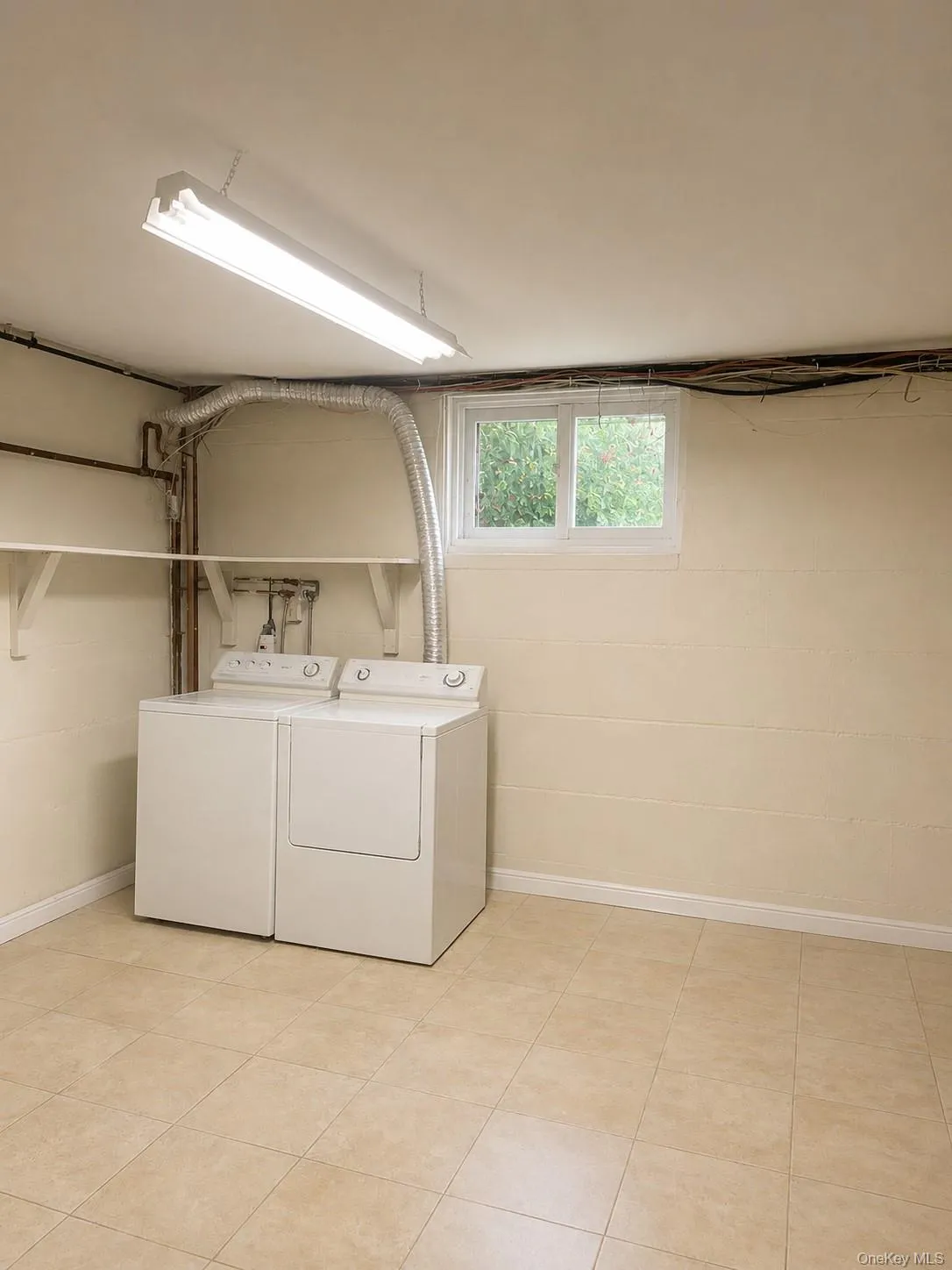 40 Maplewood Drive, Huntington, NY, 1 Bedroom Bedrooms, 5 Rooms Rooms,1 BathroomBathrooms,Residential Lease,For Rent,Maplewood,0,1049208 40 Maplewood Drive, Huntington, NY, 1 Bedroom Bedrooms, 5 Rooms Rooms,1 BathroomBathrooms,Residential Lease,For Rent,Maplewood,0,1049208