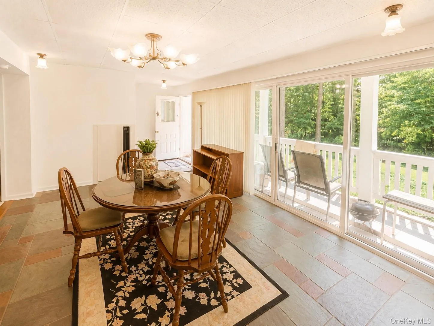 40 Maplewood Drive, Huntington, NY, 1 Bedroom Bedrooms, 5 Rooms Rooms,1 BathroomBathrooms,Residential Lease,For Rent,Maplewood,0,1049208 40 Maplewood Drive, Huntington, NY, 1 Bedroom Bedrooms, 5 Rooms Rooms,1 BathroomBathrooms,Residential Lease,For Rent,Maplewood,0,1049208