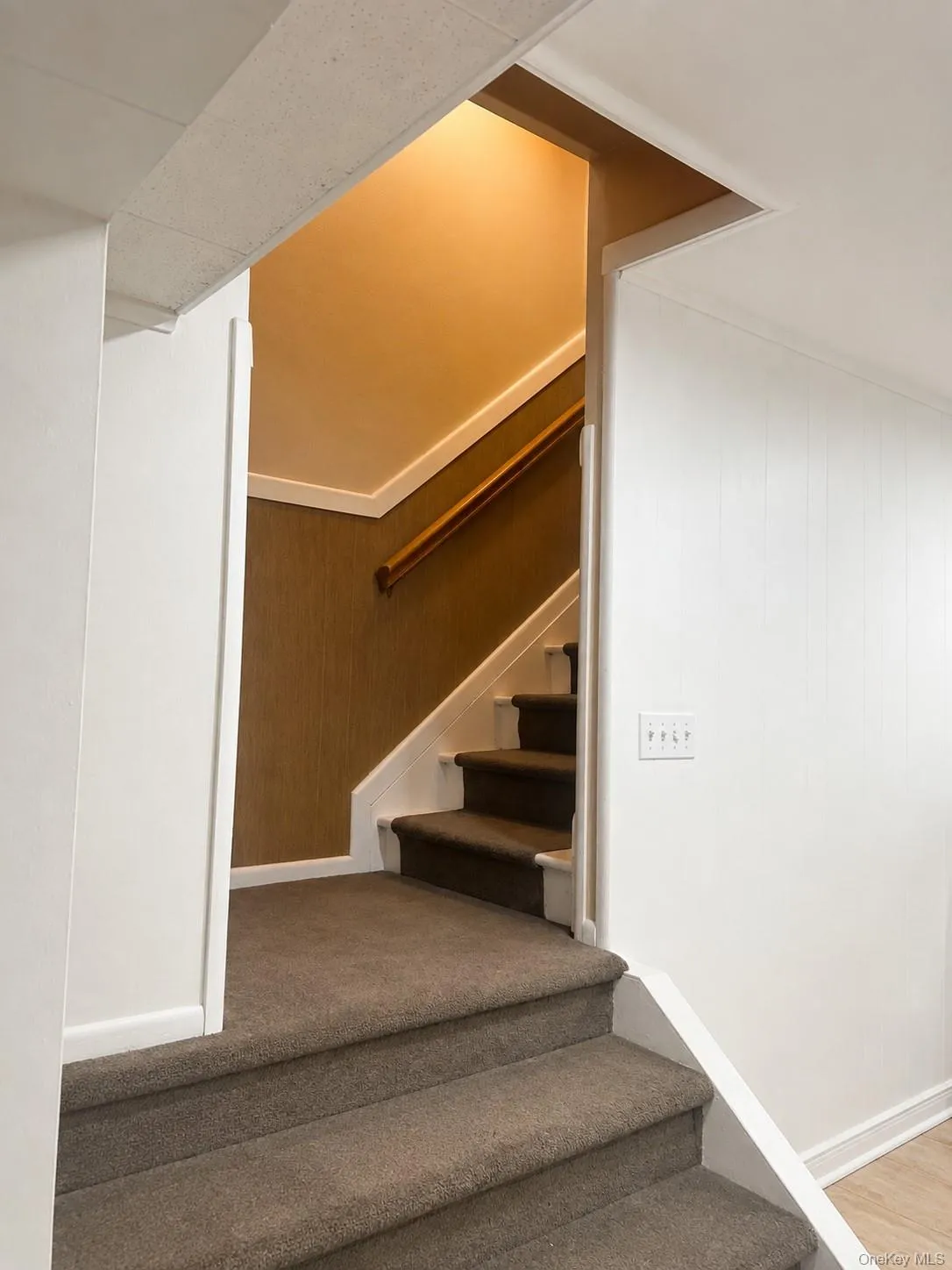 40 Maplewood Drive, Huntington, NY, 1 Bedroom Bedrooms, 5 Rooms Rooms,1 BathroomBathrooms,Residential Lease,For Rent,Maplewood,0,1049208 40 Maplewood Drive, Huntington, NY, 1 Bedroom Bedrooms, 5 Rooms Rooms,1 BathroomBathrooms,Residential Lease,For Rent,Maplewood,0,1049208