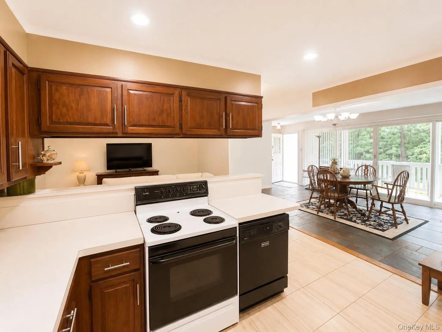 40 Maplewood Drive, Huntington, NY, 1 Bedroom Bedrooms, 5 Rooms Rooms,1 BathroomBathrooms,Residential Lease,For Rent,Maplewood,0,1049208 40 Maplewood Drive, Huntington, NY, 1 Bedroom Bedrooms, 5 Rooms Rooms,1 BathroomBathrooms,Residential Lease,For Rent,Maplewood,0,1049208