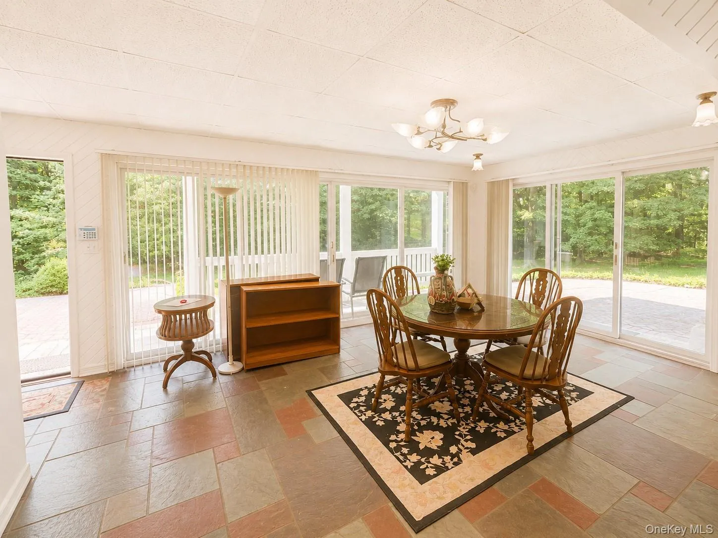 40 Maplewood Drive, Huntington, NY, 1 Bedroom Bedrooms, 5 Rooms Rooms,1 BathroomBathrooms,Residential Lease,For Rent,Maplewood,0,1049208 40 Maplewood Drive, Huntington, NY, 1 Bedroom Bedrooms, 5 Rooms Rooms,1 BathroomBathrooms,Residential Lease,For Rent,Maplewood,0,1049208