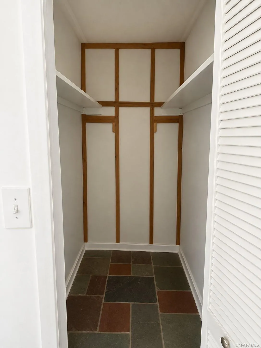 40 Maplewood Drive, Huntington, NY, 1 Bedroom Bedrooms, 5 Rooms Rooms,1 BathroomBathrooms,Residential Lease,For Rent,Maplewood,0,1049208 40 Maplewood Drive, Huntington, NY, 1 Bedroom Bedrooms, 5 Rooms Rooms,1 BathroomBathrooms,Residential Lease,For Rent,Maplewood,0,1049208