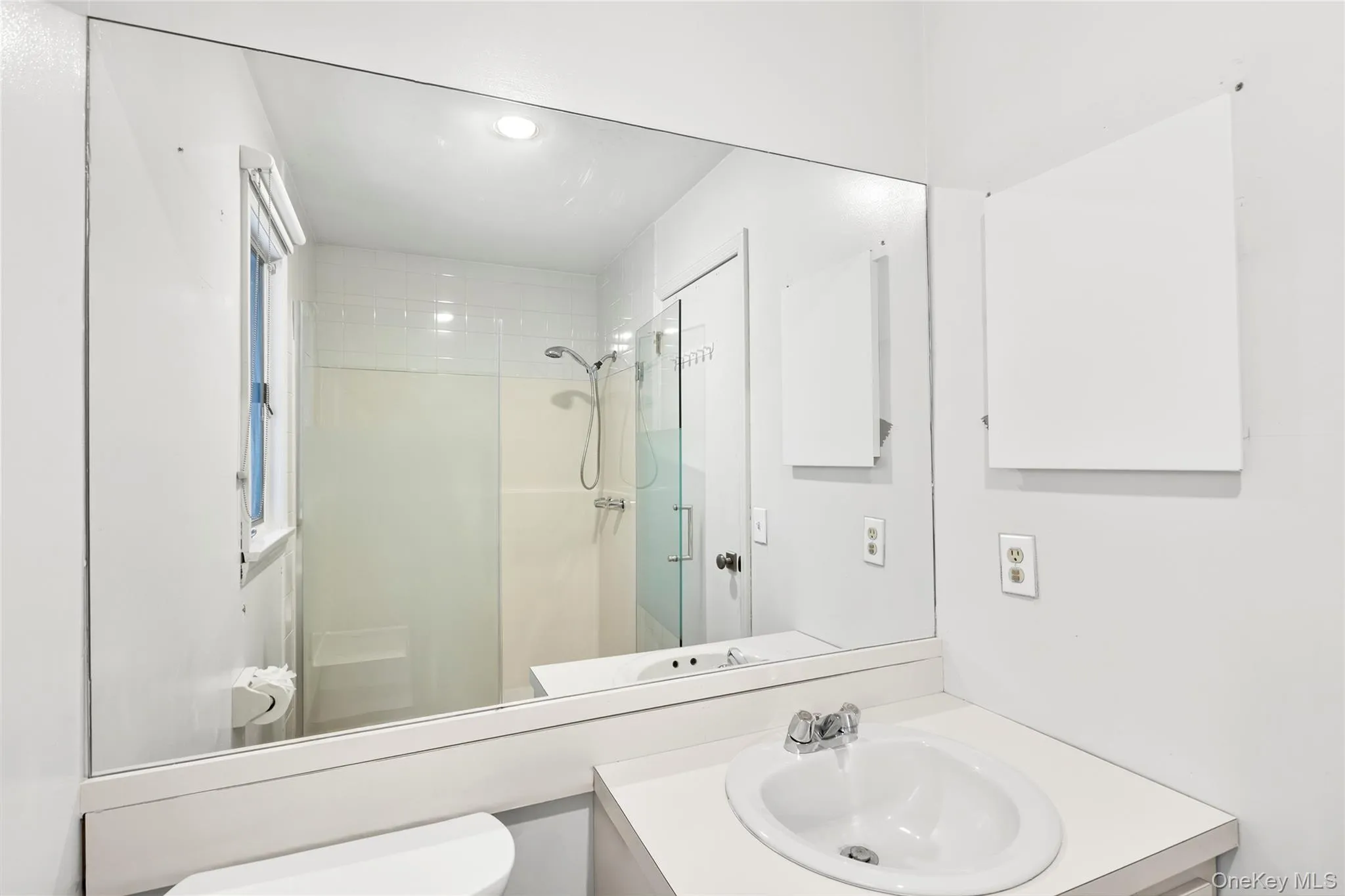 422 Montauk Highway, Southampton, NY, 4 Bedrooms Bedrooms, 10 Rooms Rooms,3 BathroomsBathrooms,Residential,For Rent,Montauk,0,1049213 422 Montauk Highway, Southampton, NY, 4 Bedrooms Bedrooms, 10 Rooms Rooms,3 BathroomsBathrooms,Residential,For Rent,Montauk,0,1049213