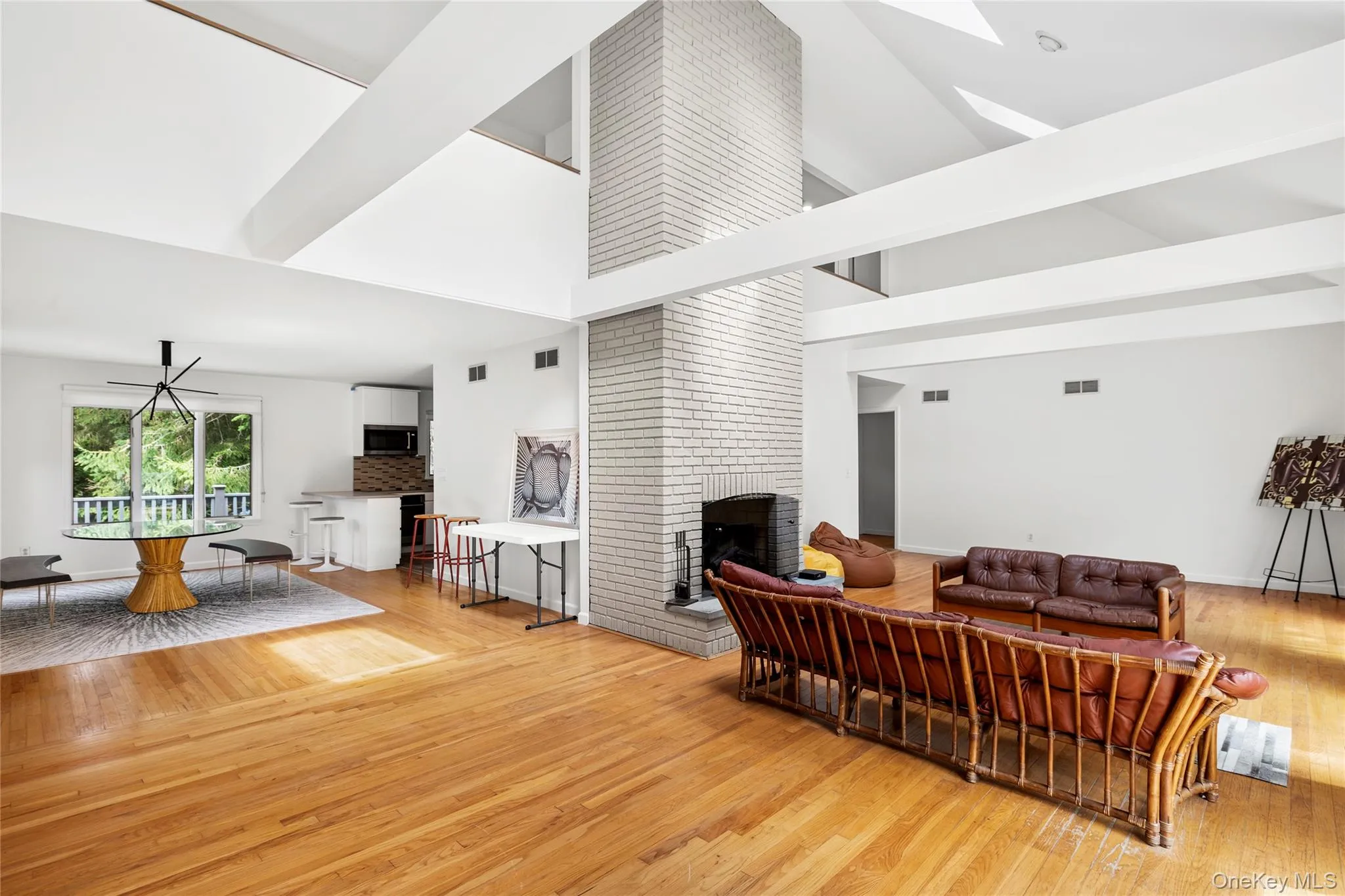 422 Montauk Highway, Southampton, NY, 4 Bedrooms Bedrooms, 10 Rooms Rooms,3 BathroomsBathrooms,Residential,For Rent,Montauk,0,1049213 422 Montauk Highway, Southampton, NY, 4 Bedrooms Bedrooms, 10 Rooms Rooms,3 BathroomsBathrooms,Residential,For Rent,Montauk,0,1049213