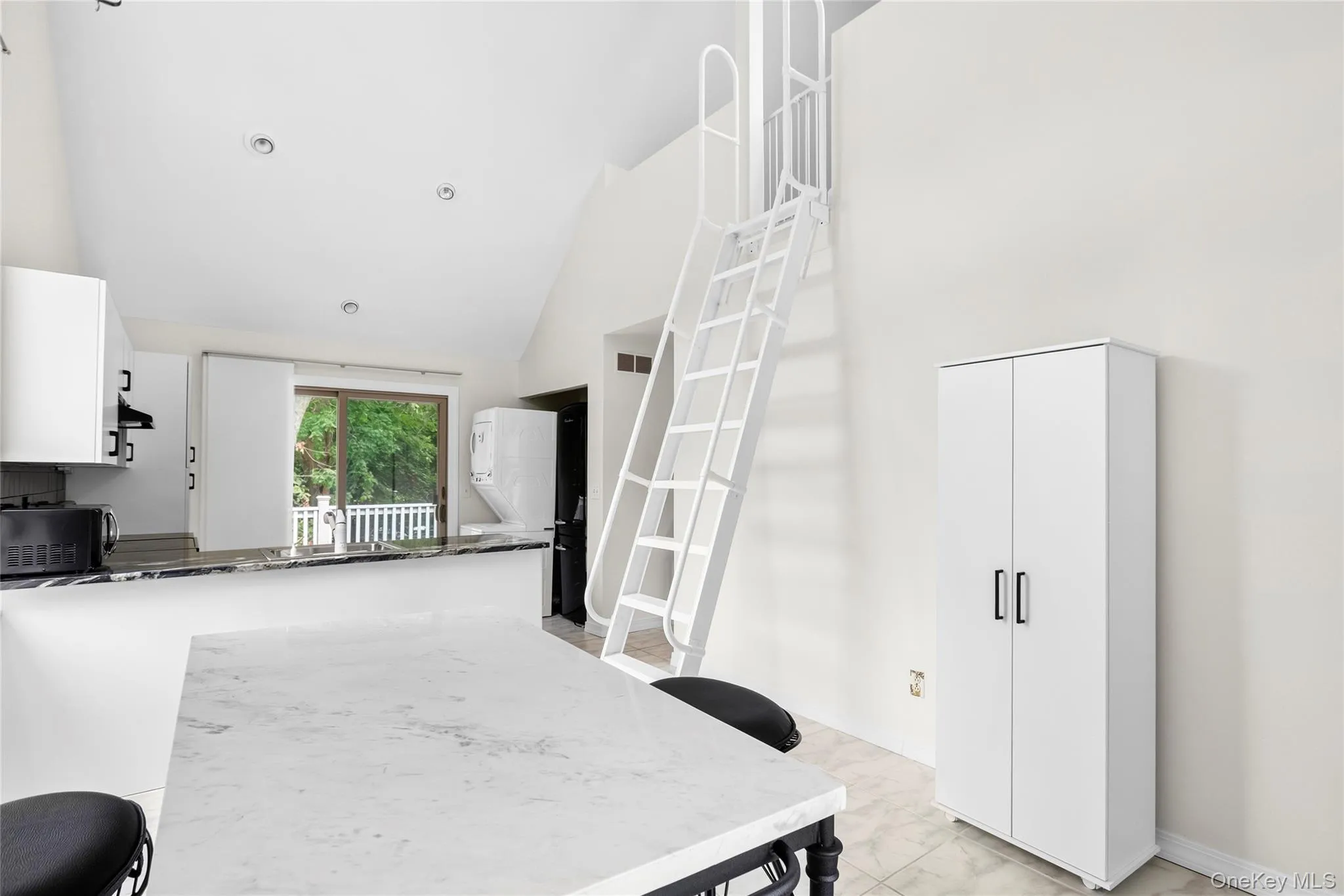 422 Montauk Highway, Southampton, NY, 4 Bedrooms Bedrooms, 10 Rooms Rooms,3 BathroomsBathrooms,Residential,For Rent,Montauk,0,1049213 422 Montauk Highway, Southampton, NY, 4 Bedrooms Bedrooms, 10 Rooms Rooms,3 BathroomsBathrooms,Residential,For Rent,Montauk,0,1049213