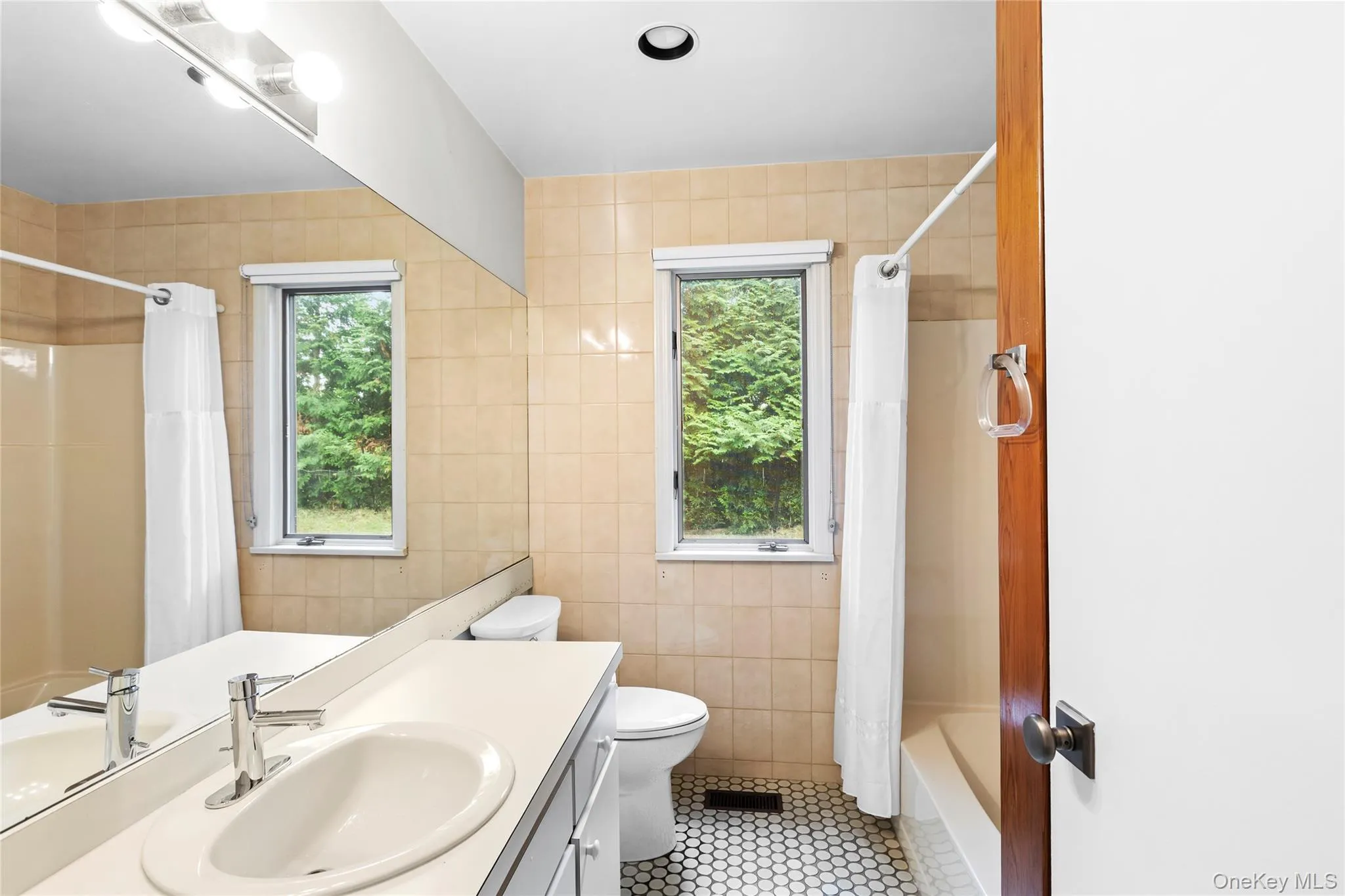 422 Montauk Highway, Southampton, NY, 4 Bedrooms Bedrooms, 10 Rooms Rooms,3 BathroomsBathrooms,Residential,For Rent,Montauk,0,1049213 422 Montauk Highway, Southampton, NY, 4 Bedrooms Bedrooms, 10 Rooms Rooms,3 BathroomsBathrooms,Residential,For Rent,Montauk,0,1049213