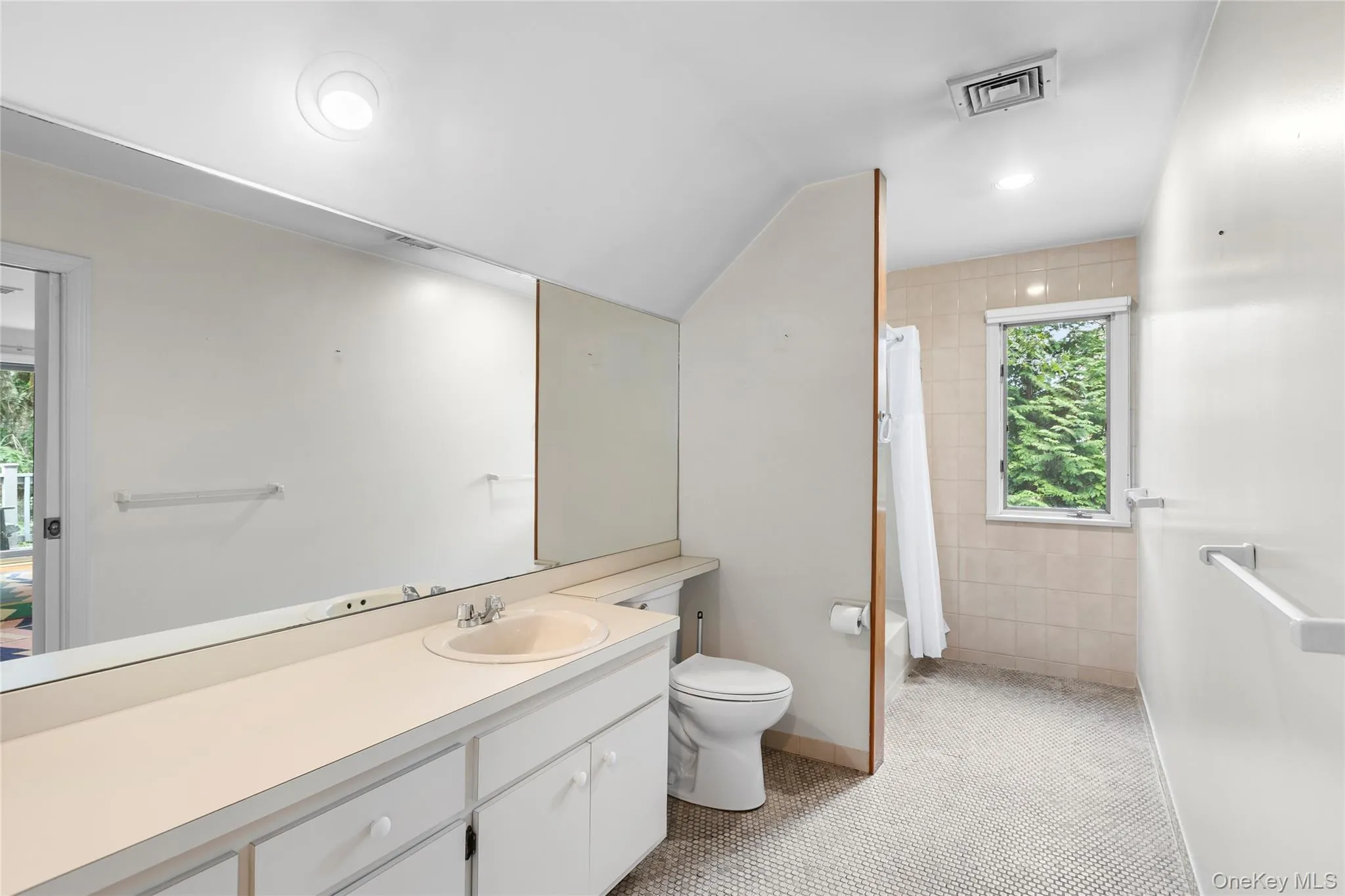 422 Montauk Highway, Southampton, NY, 4 Bedrooms Bedrooms, 10 Rooms Rooms,3 BathroomsBathrooms,Residential,For Rent,Montauk,0,1049213 422 Montauk Highway, Southampton, NY, 4 Bedrooms Bedrooms, 10 Rooms Rooms,3 BathroomsBathrooms,Residential,For Rent,Montauk,0,1049213