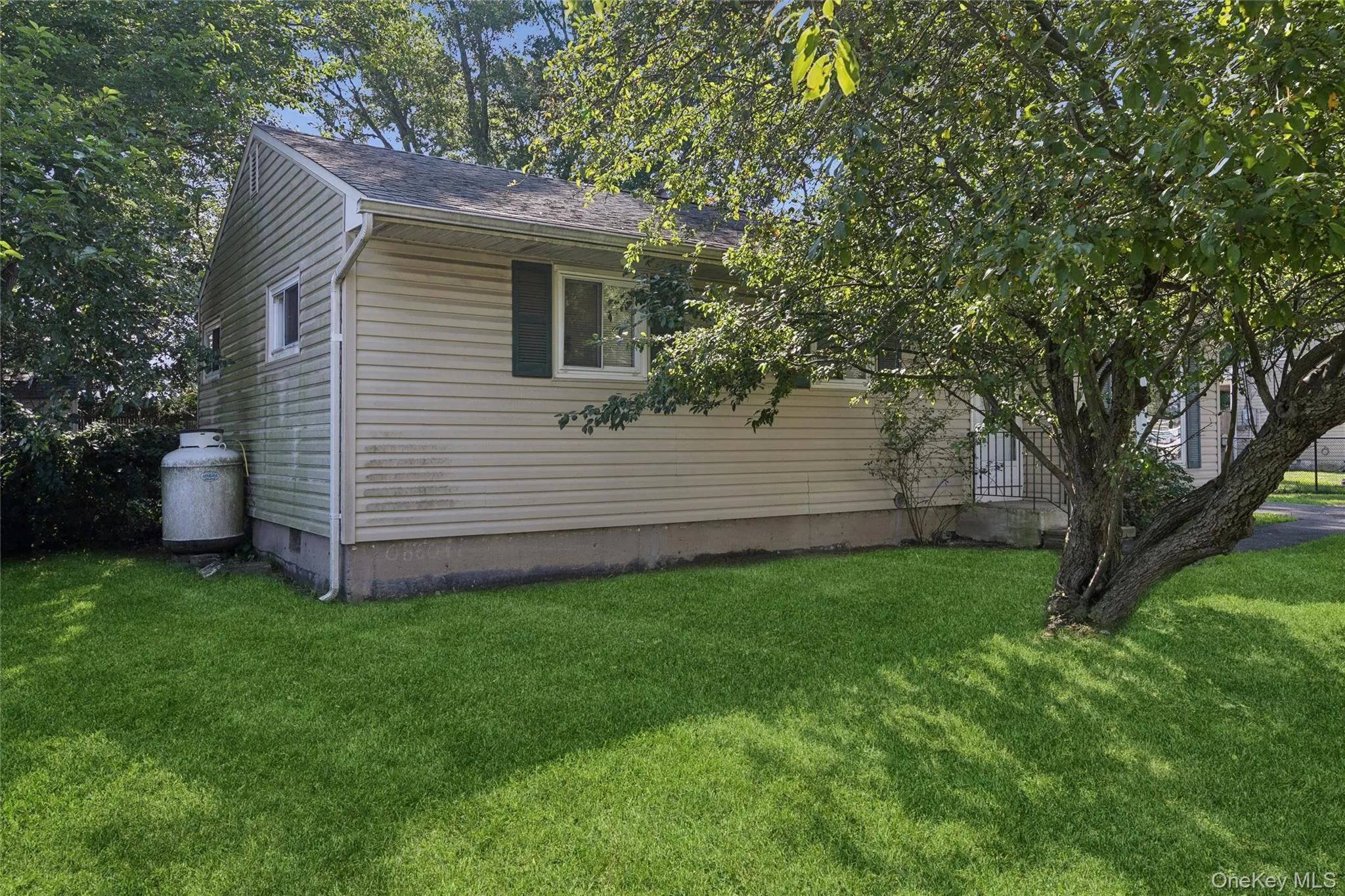 2719 Connecticut Avenue, Brookhaven, NY, 3 Bedrooms Bedrooms, 5 Rooms Rooms,1 BathroomBathrooms,Residential,For Rent,Connecticut,0,1049216 2719 Connecticut Avenue, Brookhaven, NY, 3 Bedrooms Bedrooms, 5 Rooms Rooms,1 BathroomBathrooms,Residential,For Rent,Connecticut,0,1049216