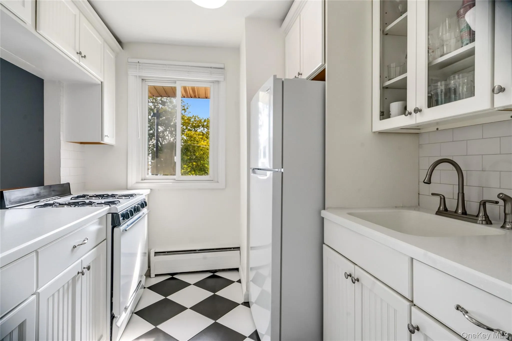 200 Merrick Road, Babylon, NY, 1 Bedroom Bedrooms, 5 Rooms Rooms,1 BathroomBathrooms,Residential,For Rent,Merrick,0,1049220 200 Merrick Road, Babylon, NY, 1 Bedroom Bedrooms, 5 Rooms Rooms,1 BathroomBathrooms,Residential,For Rent,Merrick,0,1049220
