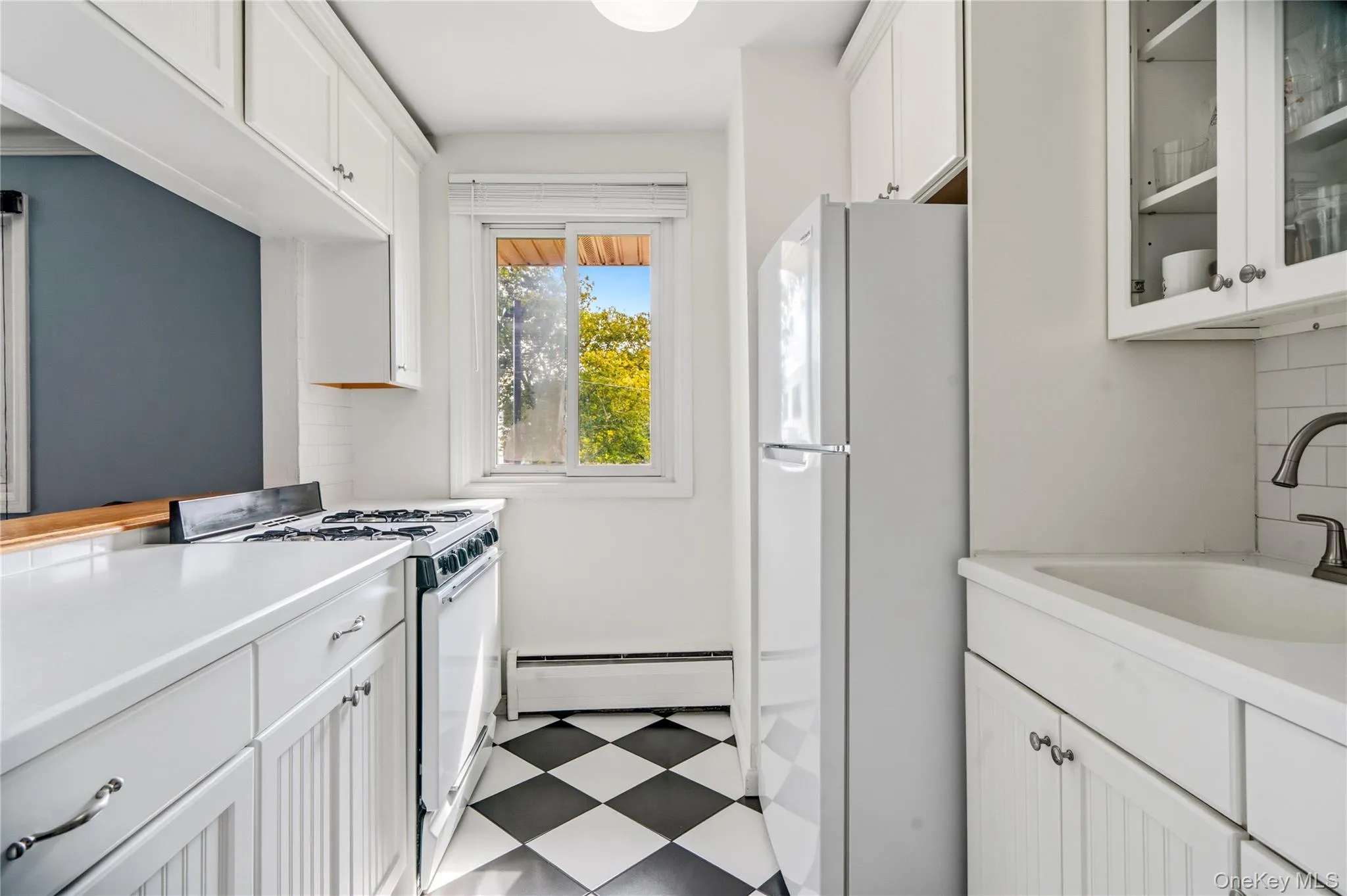 200 Merrick Road, Babylon, NY, 1 Bedroom Bedrooms, 5 Rooms Rooms,1 BathroomBathrooms,Residential,For Rent,Merrick,0,1049220 200 Merrick Road, Babylon, NY, 1 Bedroom Bedrooms, 5 Rooms Rooms,1 BathroomBathrooms,Residential,For Rent,Merrick,0,1049220
