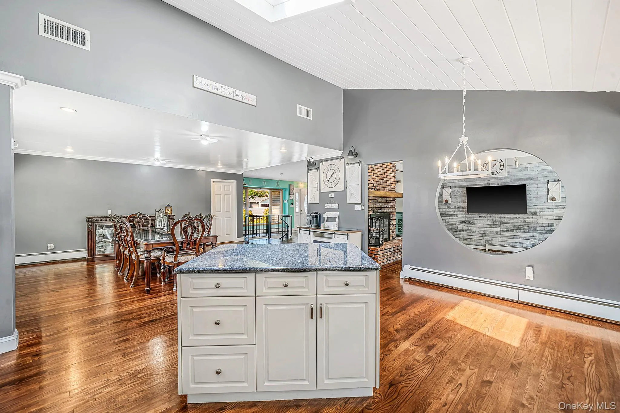 17 Mill Street, Brookhaven, NY, 4 Bedrooms Bedrooms, 8 Rooms Rooms,2 BathroomsBathrooms,Residential,For Rent,Mill,0,1049223 17 Mill Street, Brookhaven, NY, 4 Bedrooms Bedrooms, 8 Rooms Rooms,2 BathroomsBathrooms,Residential,For Rent,Mill,0,1049223