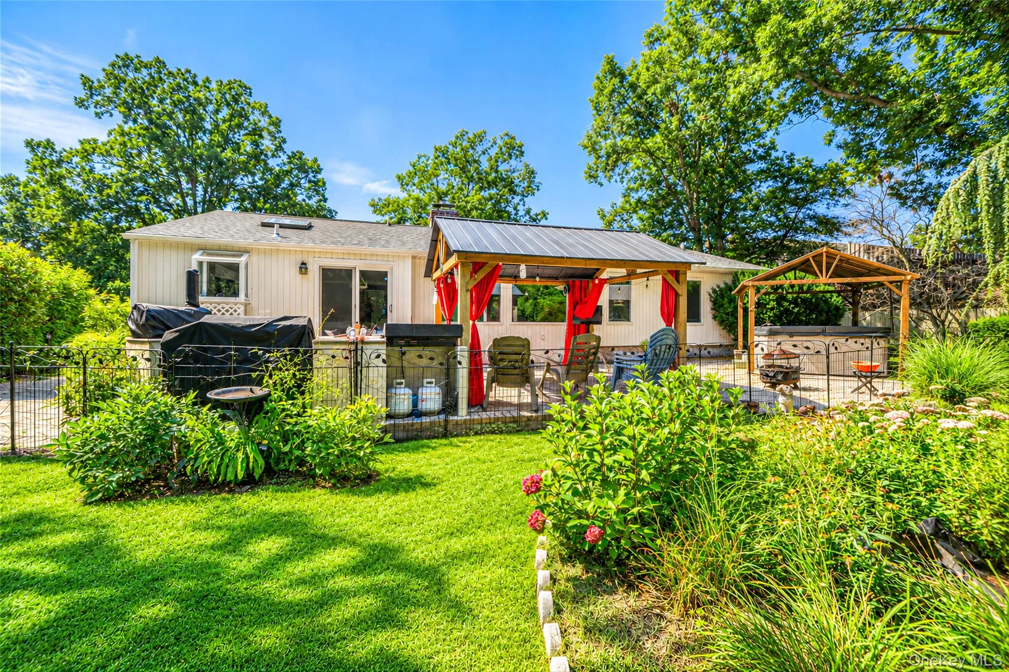 17 Mill Street, Brookhaven, NY, 4 Bedrooms Bedrooms, 8 Rooms Rooms,2 BathroomsBathrooms,Residential,For Rent,Mill,0,1049223 17 Mill Street, Brookhaven, NY, 4 Bedrooms Bedrooms, 8 Rooms Rooms,2 BathroomsBathrooms,Residential,For Rent,Mill,0,1049223