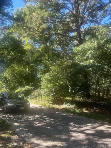8 Shell Road, Southampton, New York 11946
