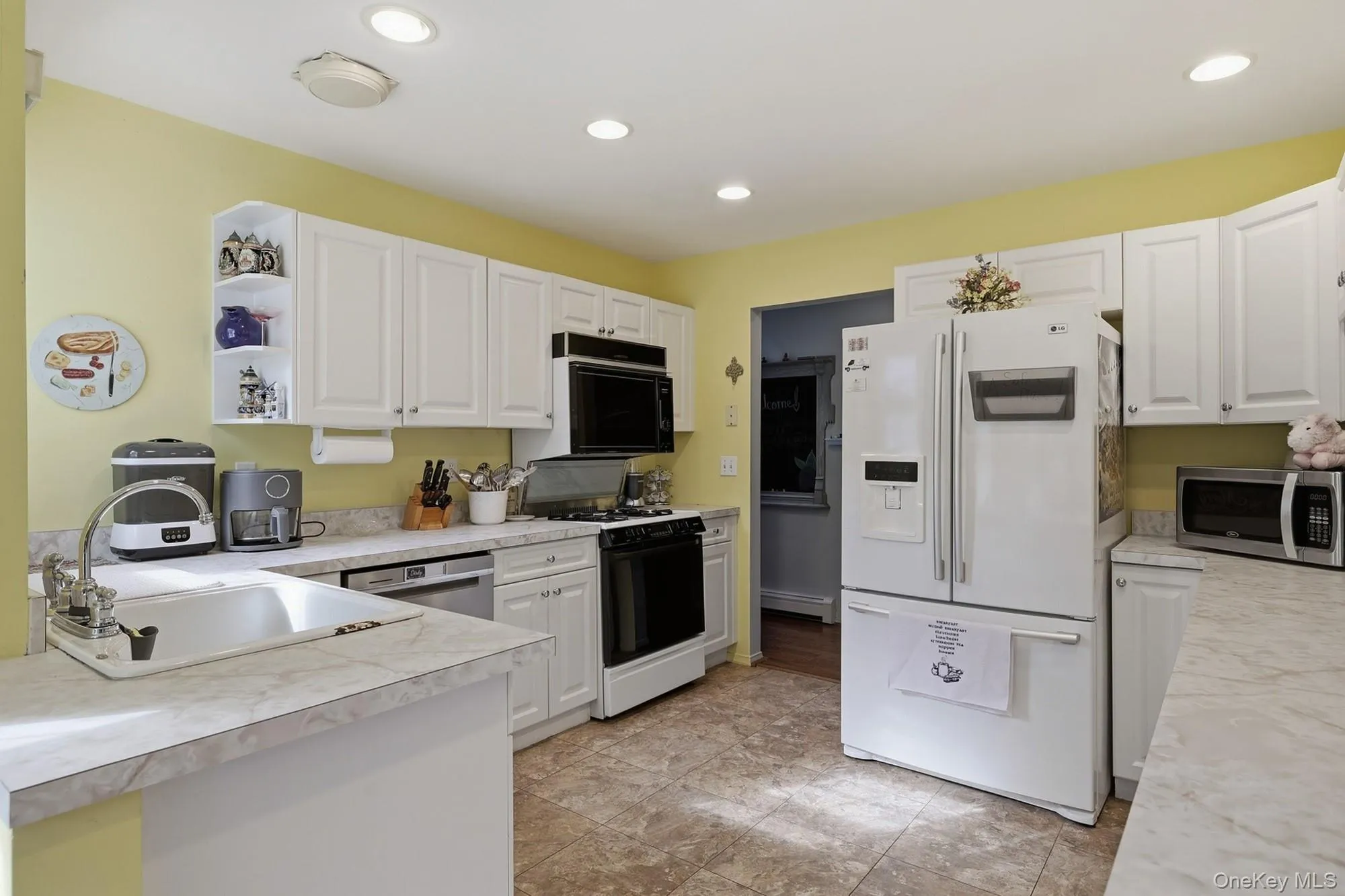 4 Joyces Way, Islip, NY, 3 Bedrooms Bedrooms, 8 Rooms Rooms,2 BathroomsBathrooms,Residential,For Rent,Joyces,0,1049230 4 Joyces Way, Islip, NY, 3 Bedrooms Bedrooms, 8 Rooms Rooms,2 BathroomsBathrooms,Residential,For Rent,Joyces,0,1049230
