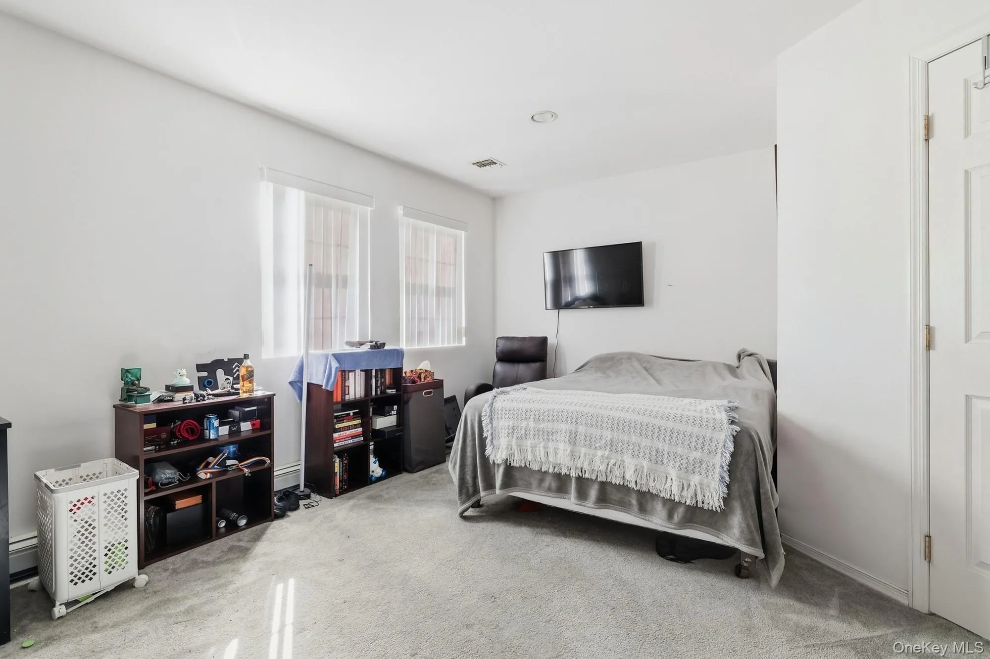4 Joyces Way, Islip, NY, 3 Bedrooms Bedrooms, 8 Rooms Rooms,2 BathroomsBathrooms,Residential,For Rent,Joyces,0,1049230 4 Joyces Way, Islip, NY, 3 Bedrooms Bedrooms, 8 Rooms Rooms,2 BathroomsBathrooms,Residential,For Rent,Joyces,0,1049230