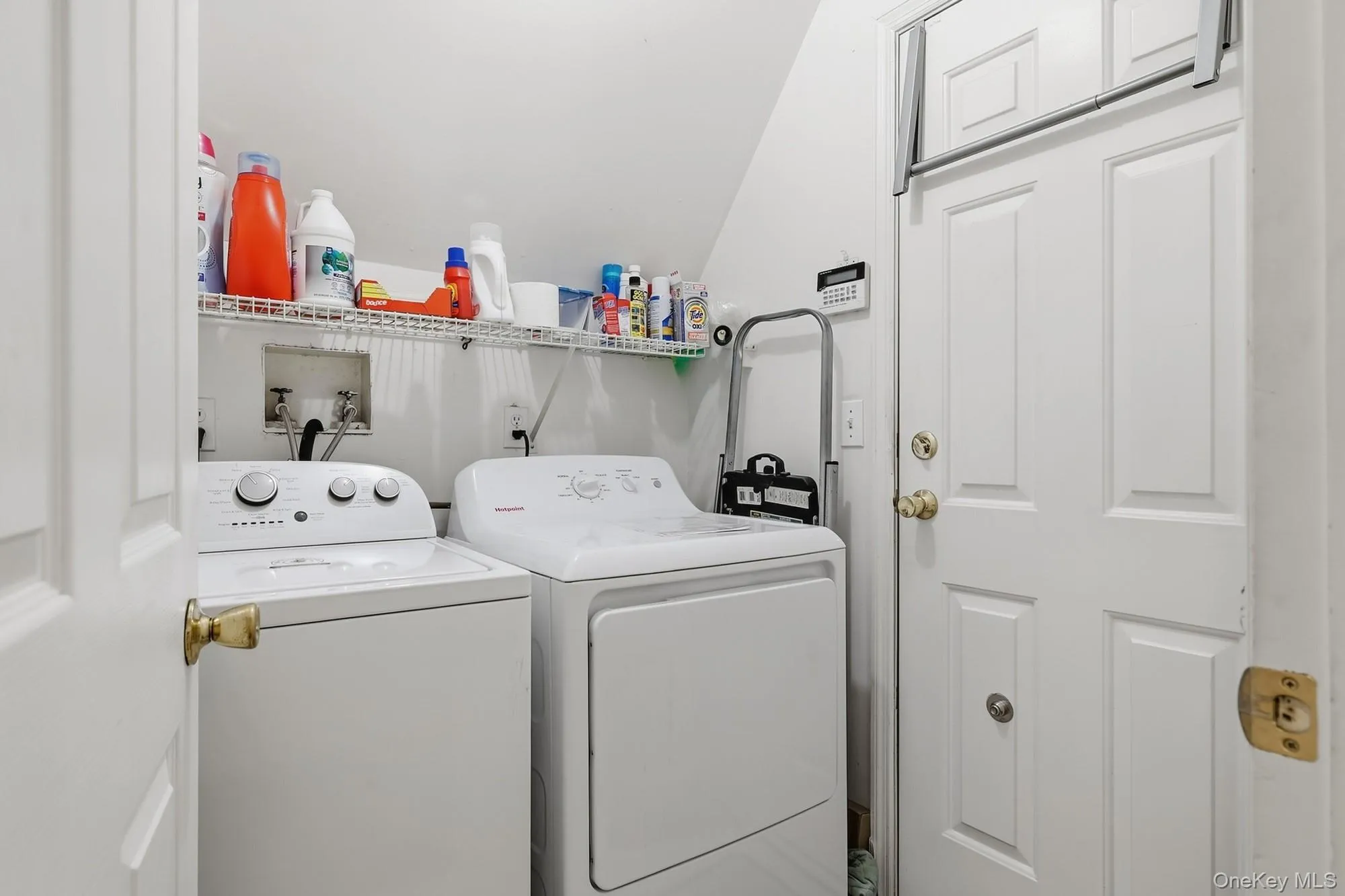 4 Joyces Way, Islip, NY, 3 Bedrooms Bedrooms, 8 Rooms Rooms,2 BathroomsBathrooms,Residential,For Rent,Joyces,0,1049230 4 Joyces Way, Islip, NY, 3 Bedrooms Bedrooms, 8 Rooms Rooms,2 BathroomsBathrooms,Residential,For Rent,Joyces,0,1049230