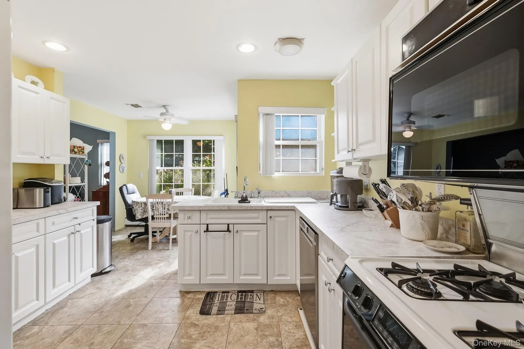 4 Joyces Way, Islip, NY, 3 Bedrooms Bedrooms, 8 Rooms Rooms,2 BathroomsBathrooms,Residential,For Rent,Joyces,0,1049230 4 Joyces Way, Islip, NY, 3 Bedrooms Bedrooms, 8 Rooms Rooms,2 BathroomsBathrooms,Residential,For Rent,Joyces,0,1049230