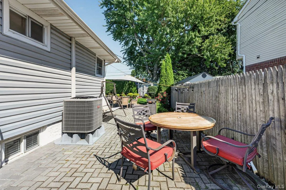 53 Burlington Avenue, Babylon, NY, 4 Bedrooms Bedrooms, 11 Rooms Rooms,2 BathroomsBathrooms,Residential,For Rent,Burlington,0,1049237 53 Burlington Avenue, Babylon, NY, 4 Bedrooms Bedrooms, 11 Rooms Rooms,2 BathroomsBathrooms,Residential,For Rent,Burlington,0,1049237