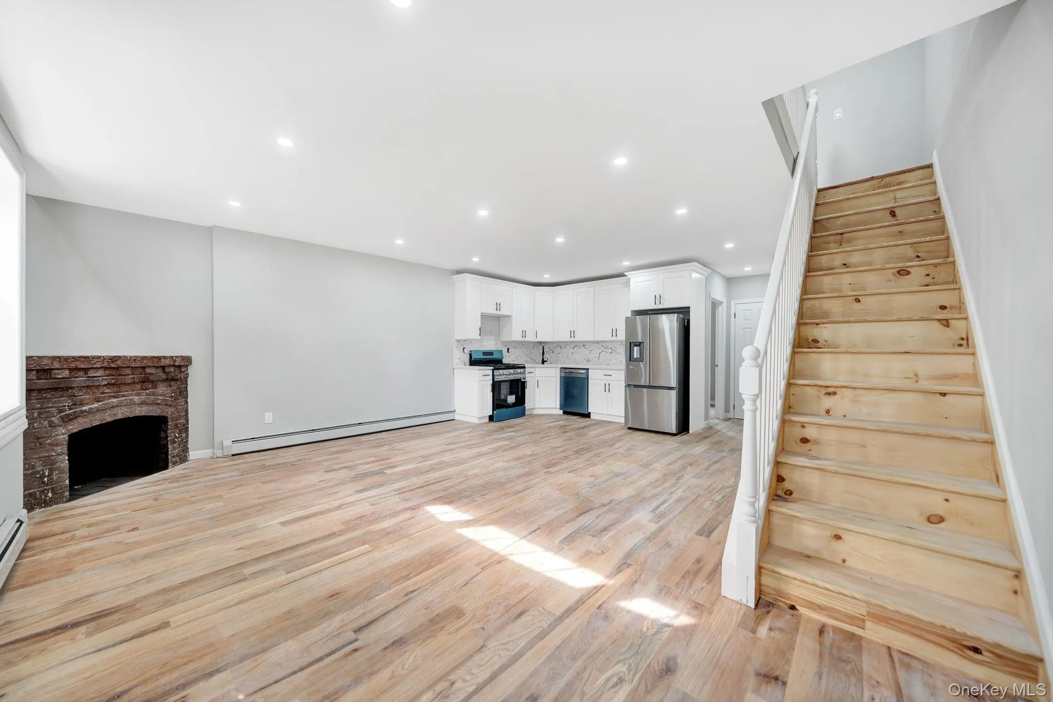 21933 Edgewood Avenue, New York, NY, 4 Bedrooms Bedrooms, ,4 BathroomsBathrooms,Residential,For Rent,Edgewood,0,1049246 21933 Edgewood Avenue, New York, NY, 4 Bedrooms Bedrooms, ,4 BathroomsBathrooms,Residential,For Rent,Edgewood,0,1049246