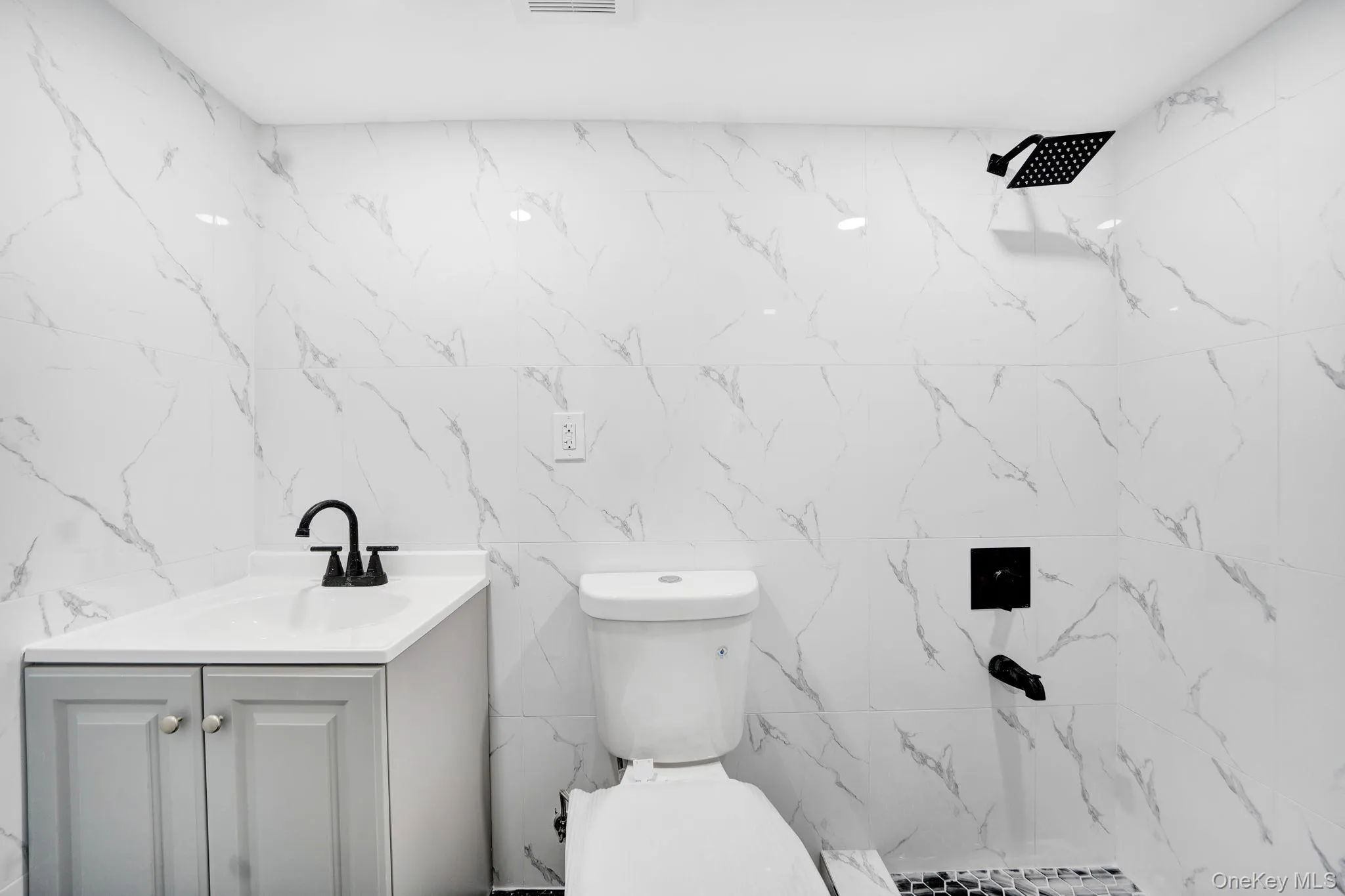 21933 Edgewood Avenue, New York, NY, 4 Bedrooms Bedrooms, ,4 BathroomsBathrooms,Residential,For Rent,Edgewood,0,1049246 21933 Edgewood Avenue, New York, NY, 4 Bedrooms Bedrooms, ,4 BathroomsBathrooms,Residential,For Rent,Edgewood,0,1049246